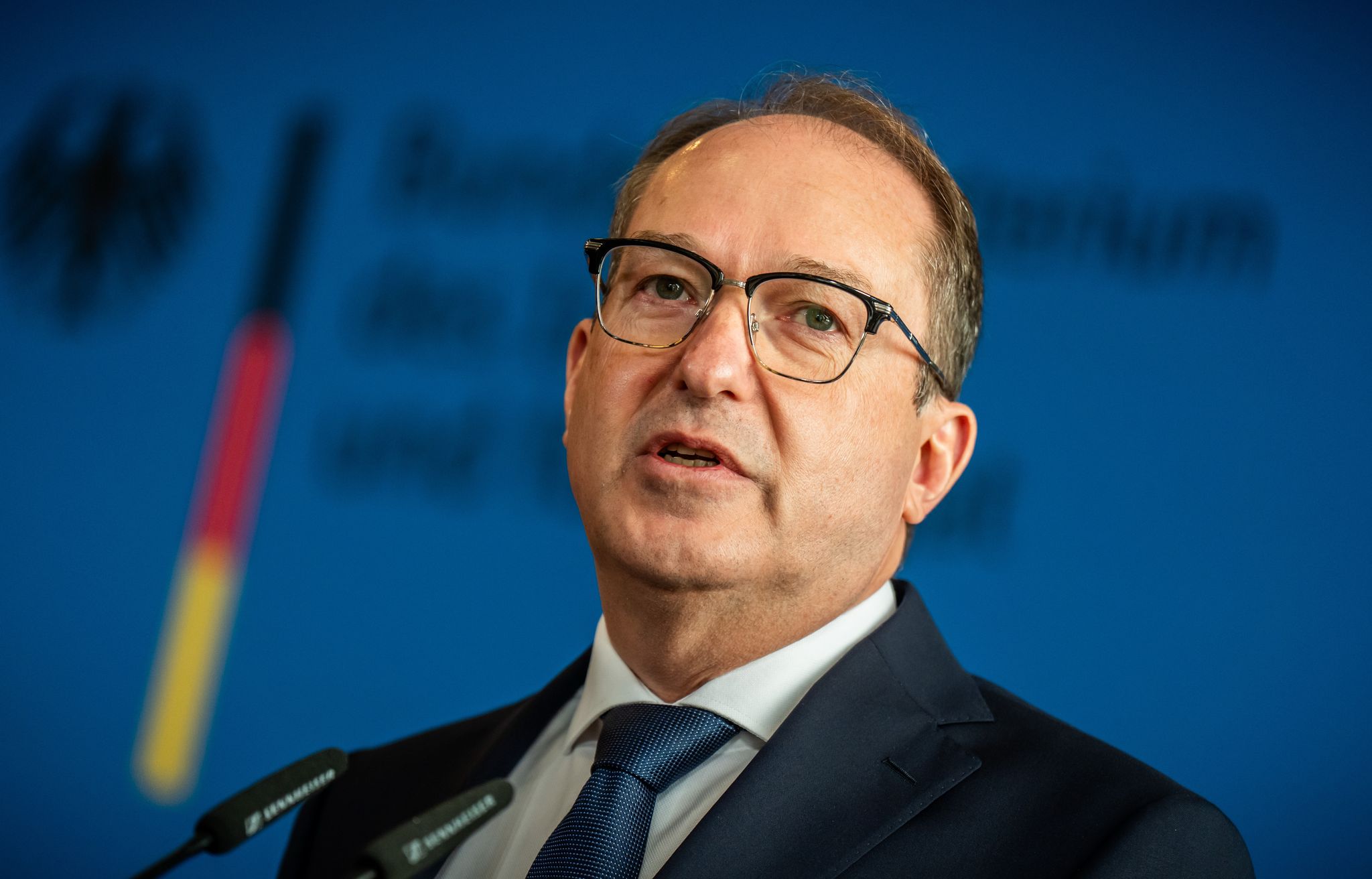 Innenminister verbietet Reichsbürger-Gruppe.