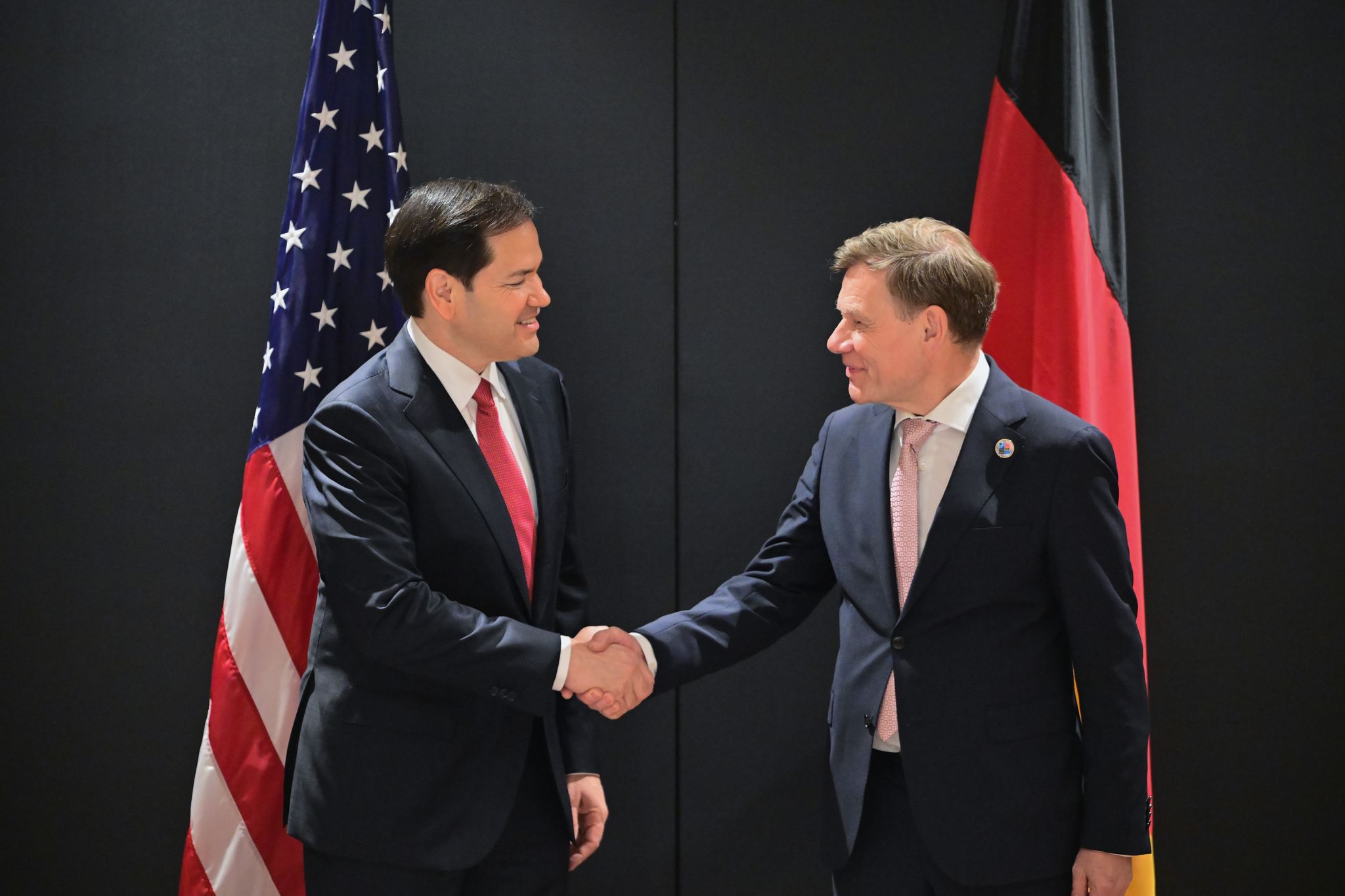 Stellt sich hinter die Forderungen von Trump: Außenminister Johann Wadephul.