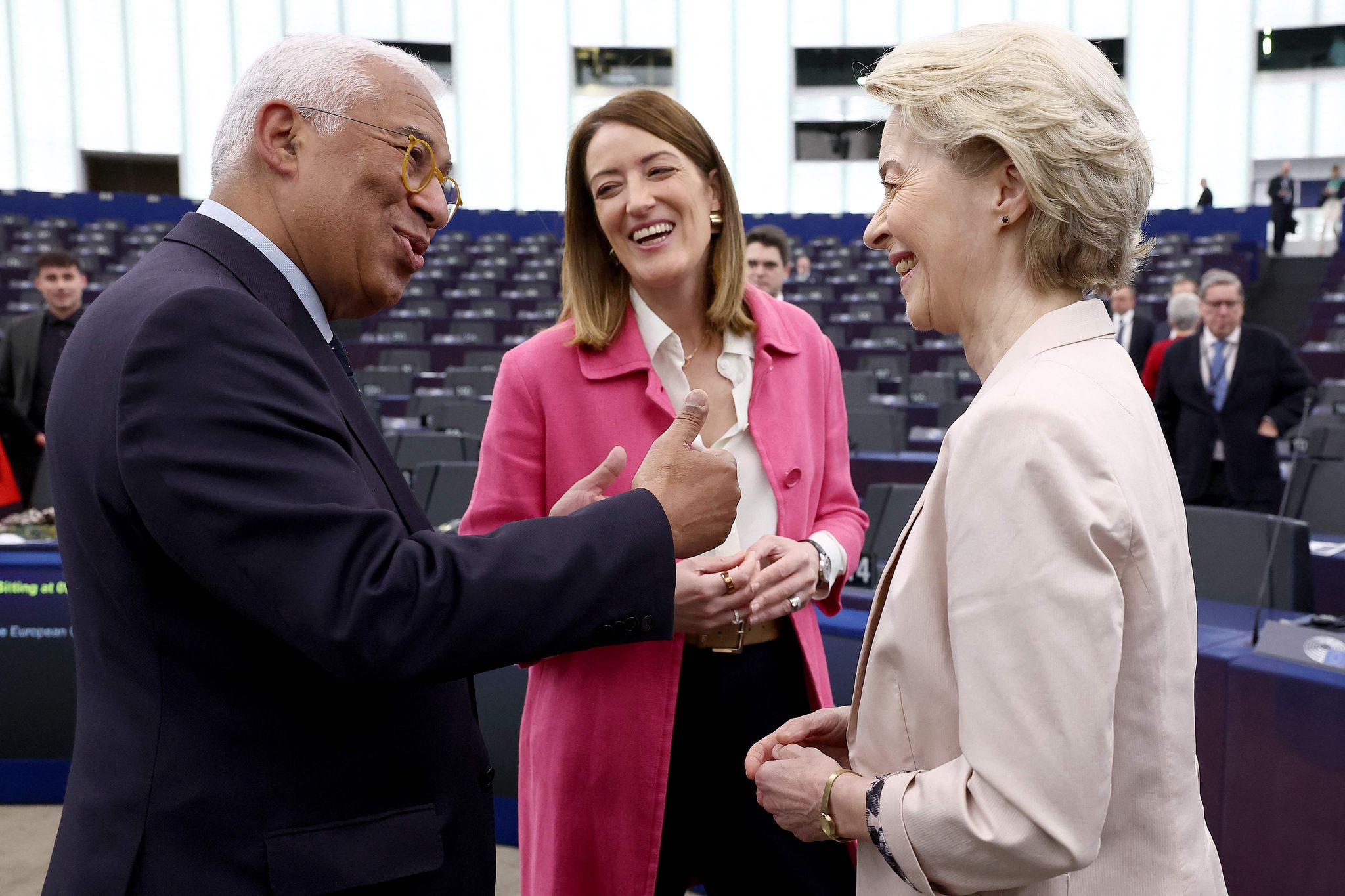 Zu dritt 200 Kilometer im Charter-Jet: Costa, Metsola und von der Leyen.