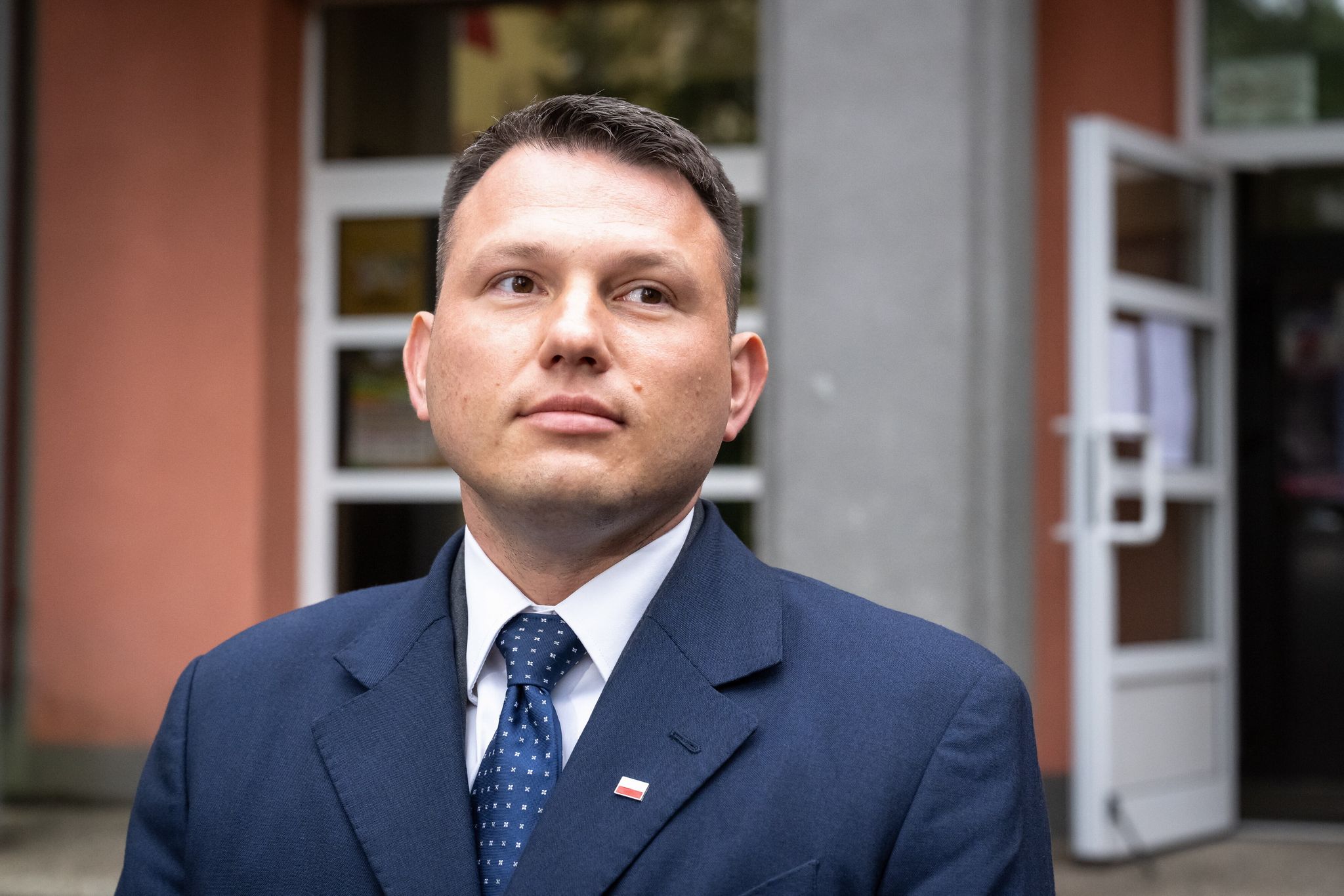 Der rechtsradikale polnische Präsidentschaftskandidat Slawomir Mentzen, der als Drittplatzierter nach der ersten Wahlrunde ausgeschieden ist, will weiter Einfluss nehmen. (Archivbild)