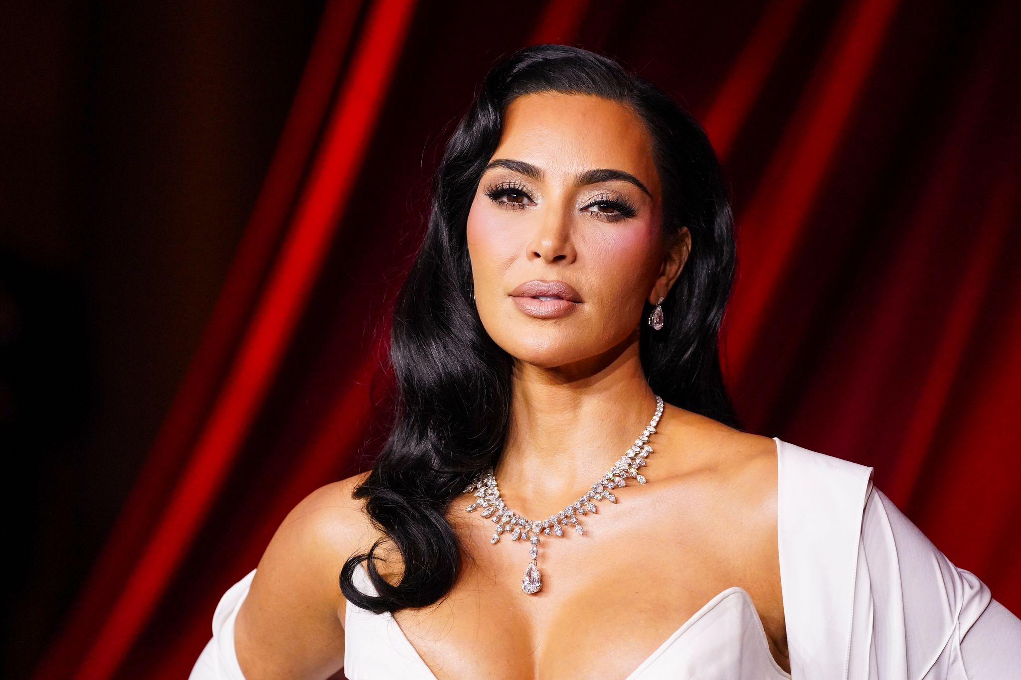 Vor Gericht in Paris wird Kim Kardashian zu ihrer Aussage zu einem Überfall auf sie in einem Pariser Hotel 2016 erwartet. (Archivbild)