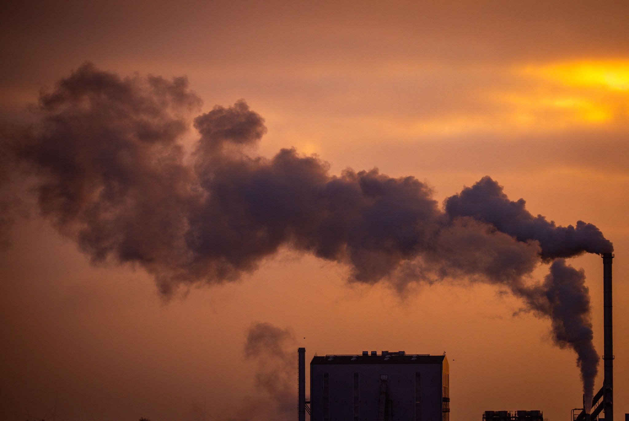In Summe haben die 40 Dax-Unternehmen ihre Treibhausgas-Emissionen 2024 gesenkt. (Symbolbild)