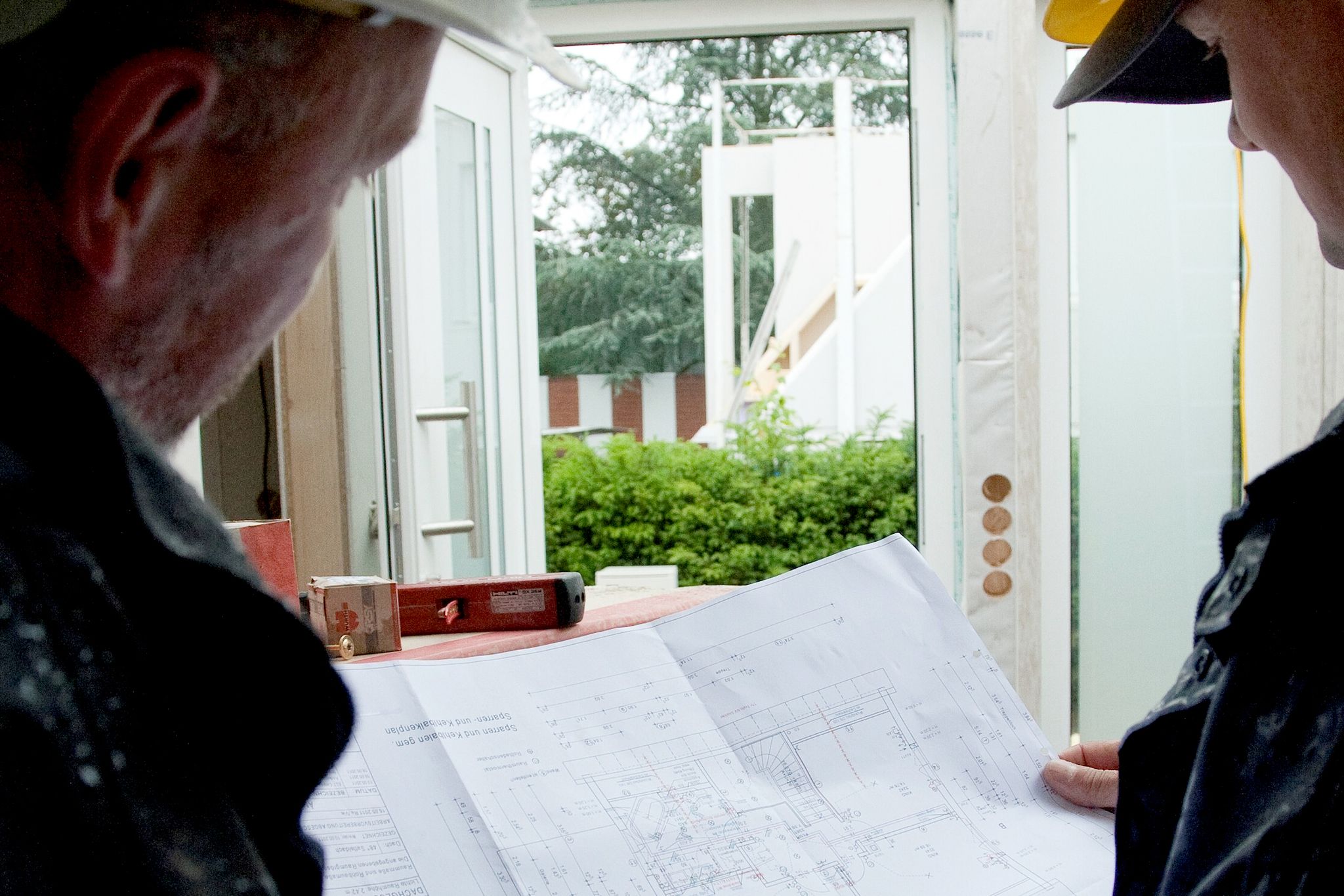 Gut prüfen, hilft: Bauprojekte von Nachbarn lassen sich mit berechtigten Einwänden stoppen.