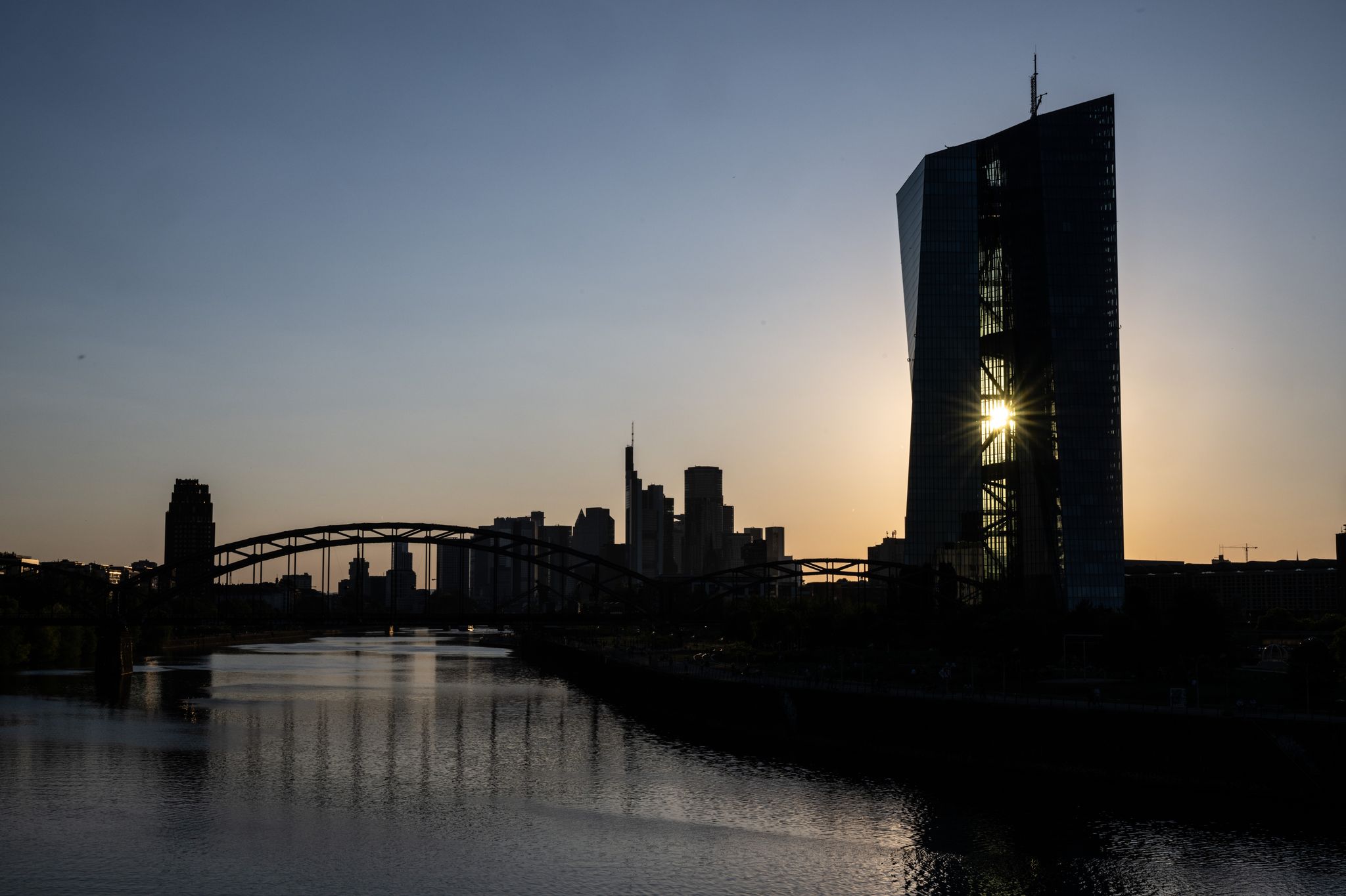 Die Euro-Währungshüter warnen: Handelskonflikte könnten Finanzstabilität gefährden.