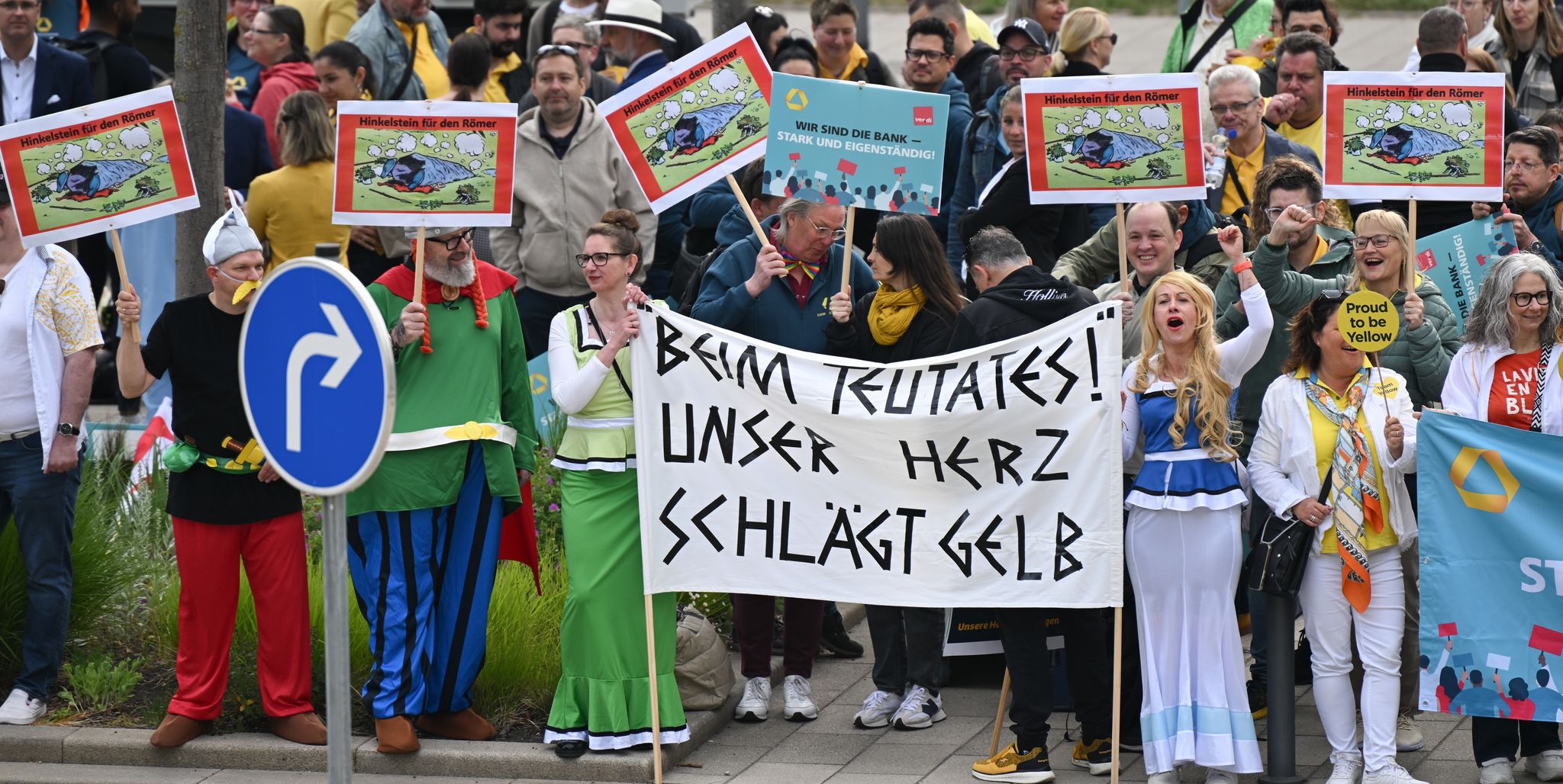 Protest am Tag der Hauptversammlung: Commerzbank-Beschäftigte kämpfen für Eigenständigkeit