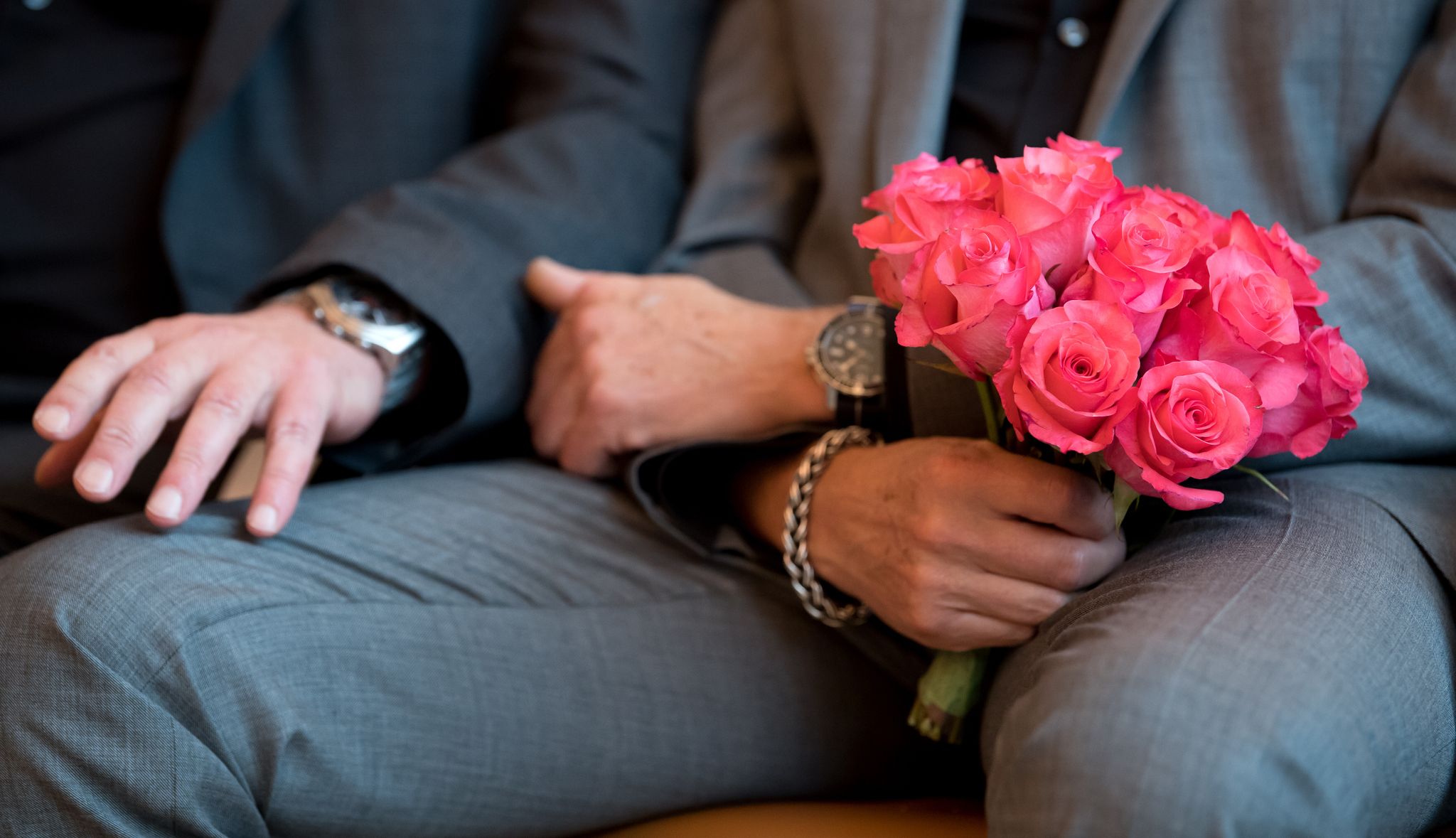 Frisch vermählt? Dann können neue Ausweisdokumente erforderlich werden. Die bisherigen könnten ihre Gültigkeit verloren haben.