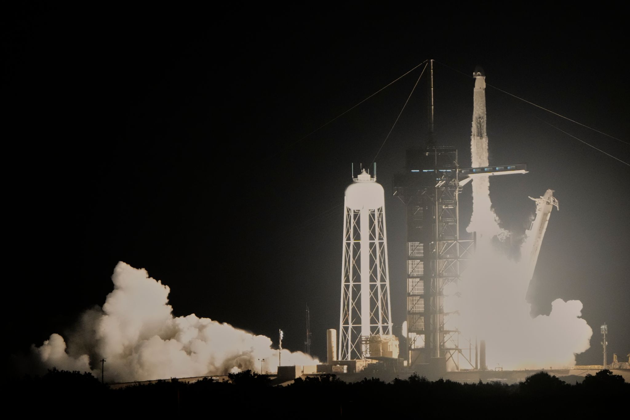 Erstmals sind ein Inder, ein Ungar und ein Pole zur Raumstation ISS gestartet.