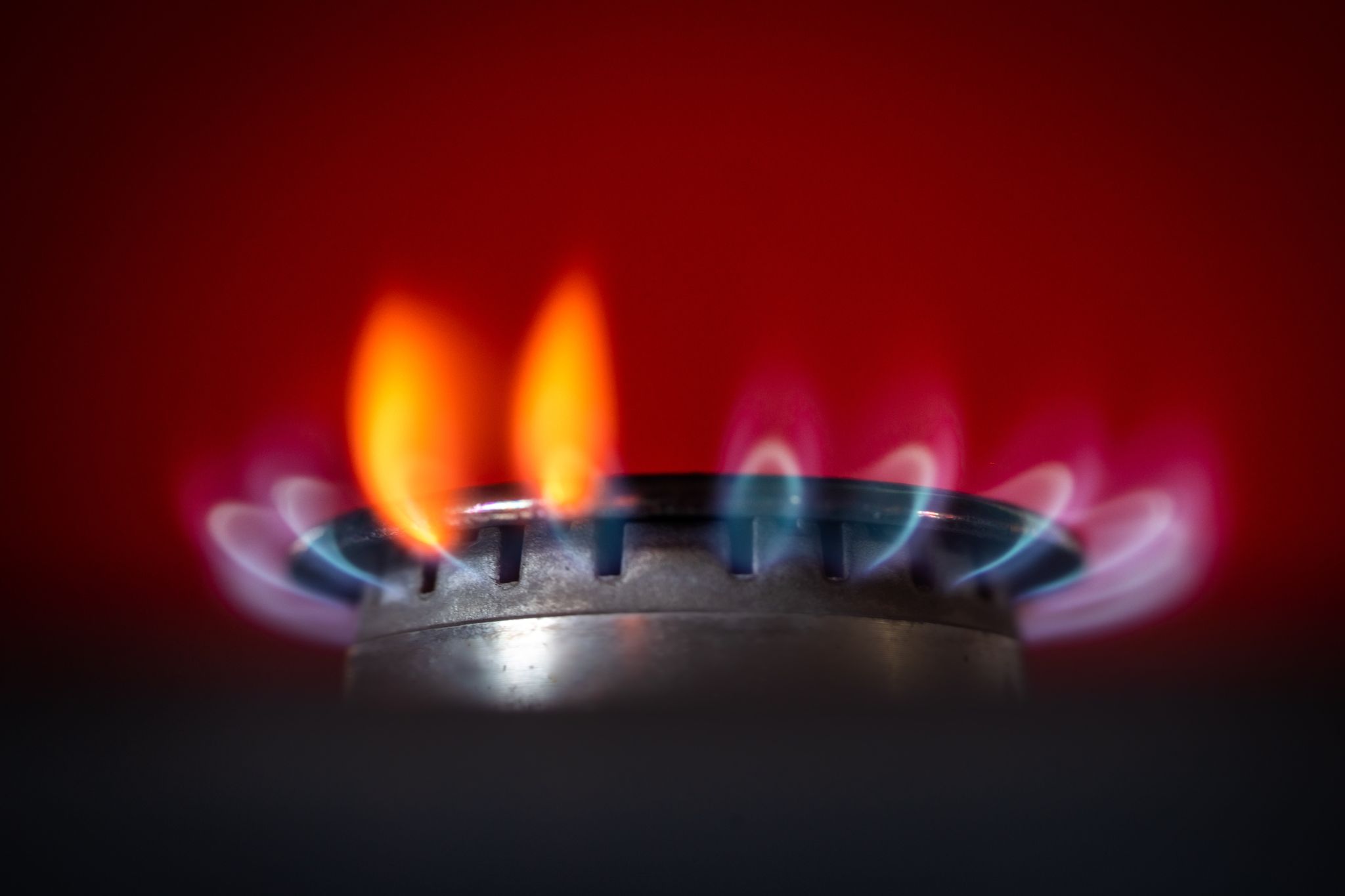 Zuvor gemachten Angaben der EU-Kommission zufolge basieren etwa zwei Drittel der russischen LNG- und Pipeline-Gasimporte auf bestehenden langfristigen Verträgen. Der Rest wird auf kurzfristiger Spot-Basis geliefert.