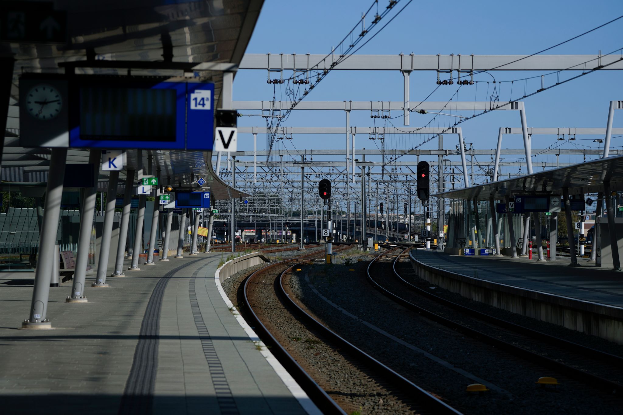 Wegen eines Bahnstreiks in den Niederlanden fallen am Dienstag auch die meisten Züge von Deutschland nach Amsterdam aus (Archivbild).