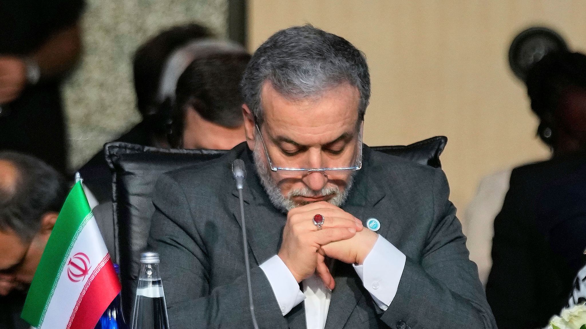 Der iranische Außenminister Abbas Araghtschi droht den USA.