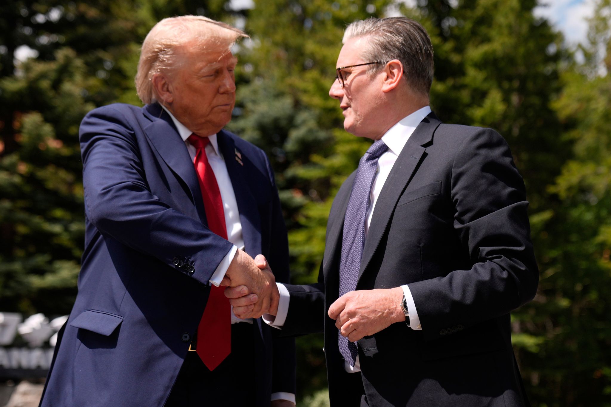 Trump und Starmer hatten ihren Handelspakt Anfang Mai verkündet - nun folgte beim G7-Gipfel der nächste Schritt.