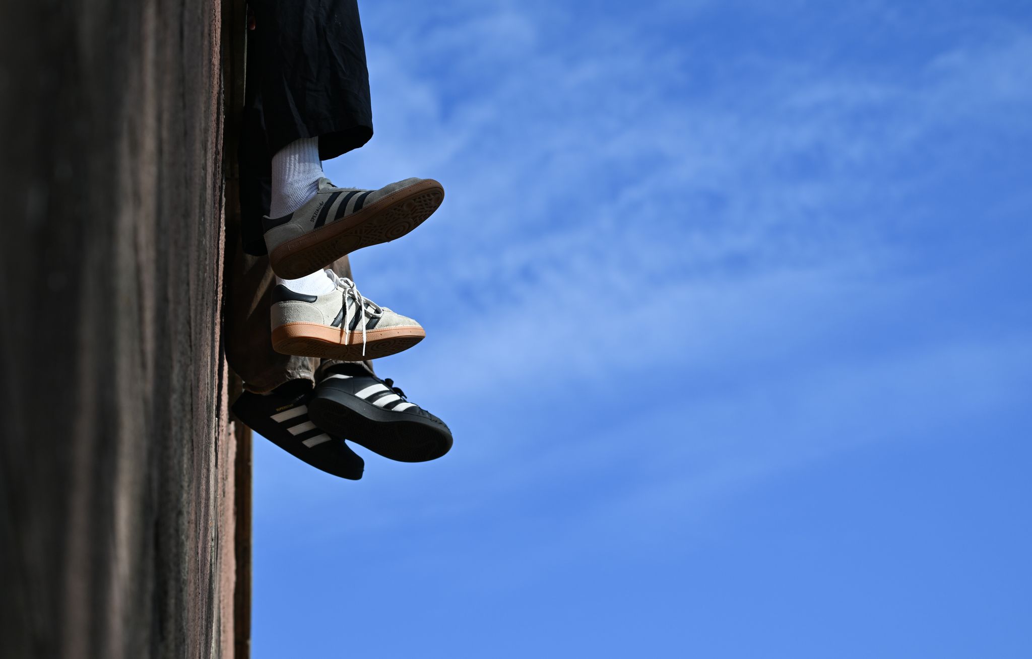 Ein Ende beim Sneaker-Trend ist aus Expertensicht nicht zu erwarten. (Symbolbild)