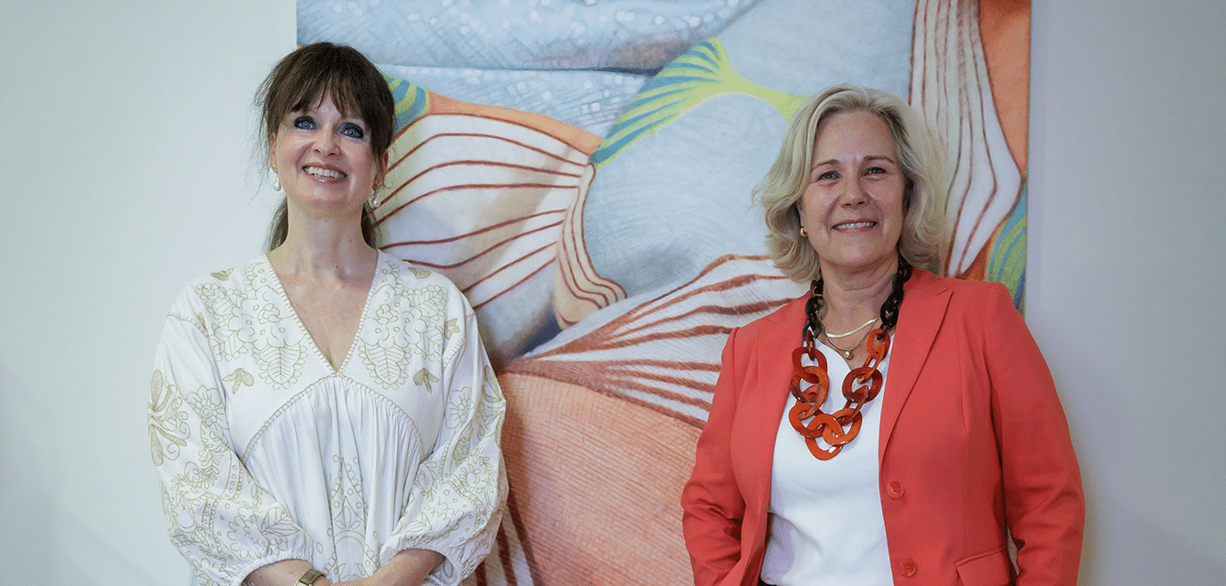 Die Kuratorin Dr. Sonja Lechner und die Foto: Vorstandsvorsitzende der Münchner Bank e.g. Sandra Bindler
