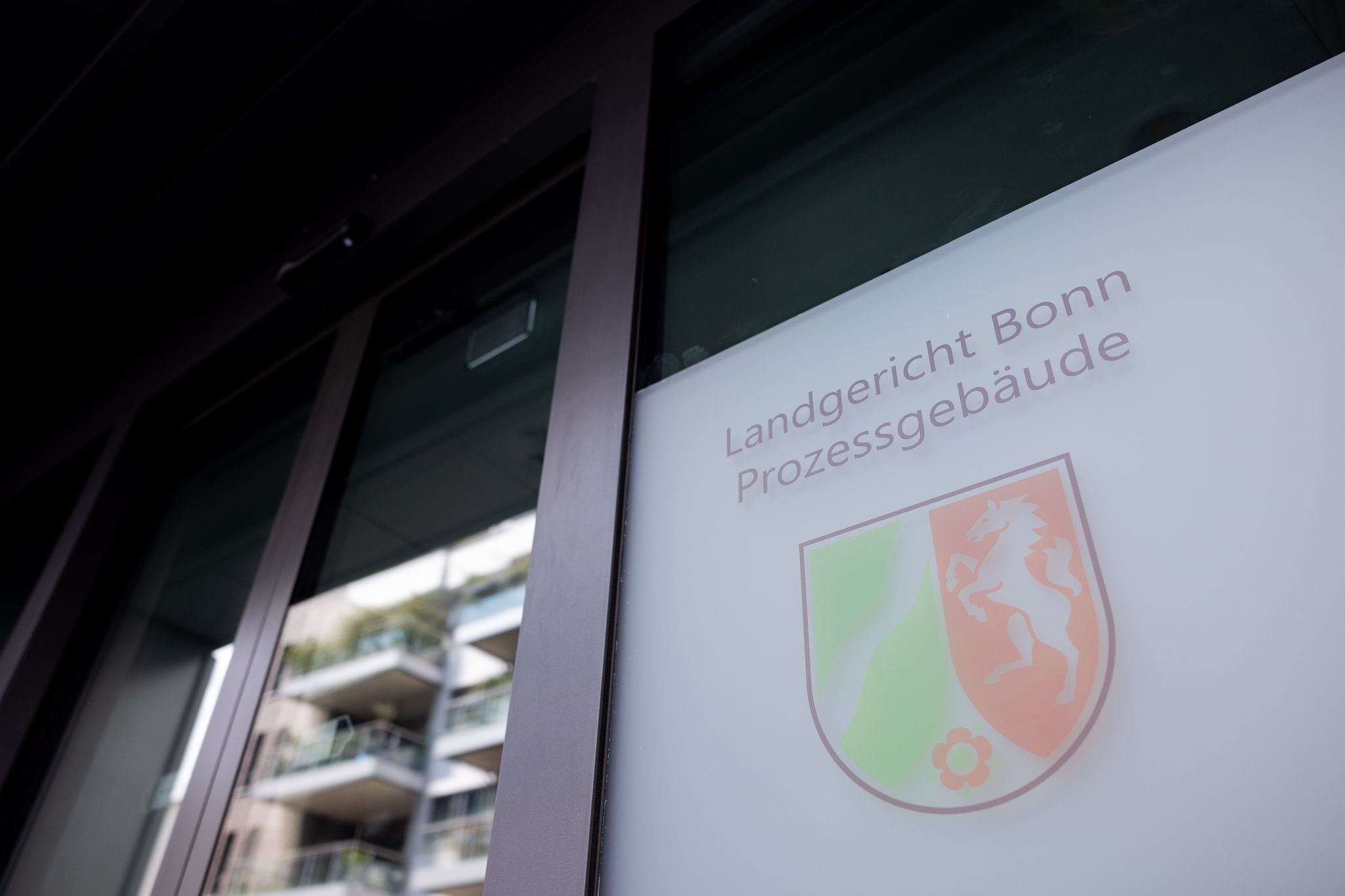 Bei Cum-Ex verschoben Finanzakteure Aktien mit («cum») und ohne («ex») Dividendenanspruch hin und her, um gar nicht gezahlte Steuern erstattet zu bekommen.