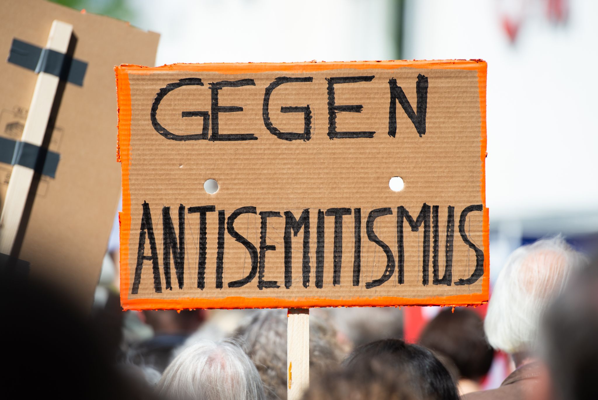 Viele Menschen in Deutschland wenden sich gegen Antisemitismus - im Alltag gibt es dennoch Tausende von Vorfällen. (Archivbild)