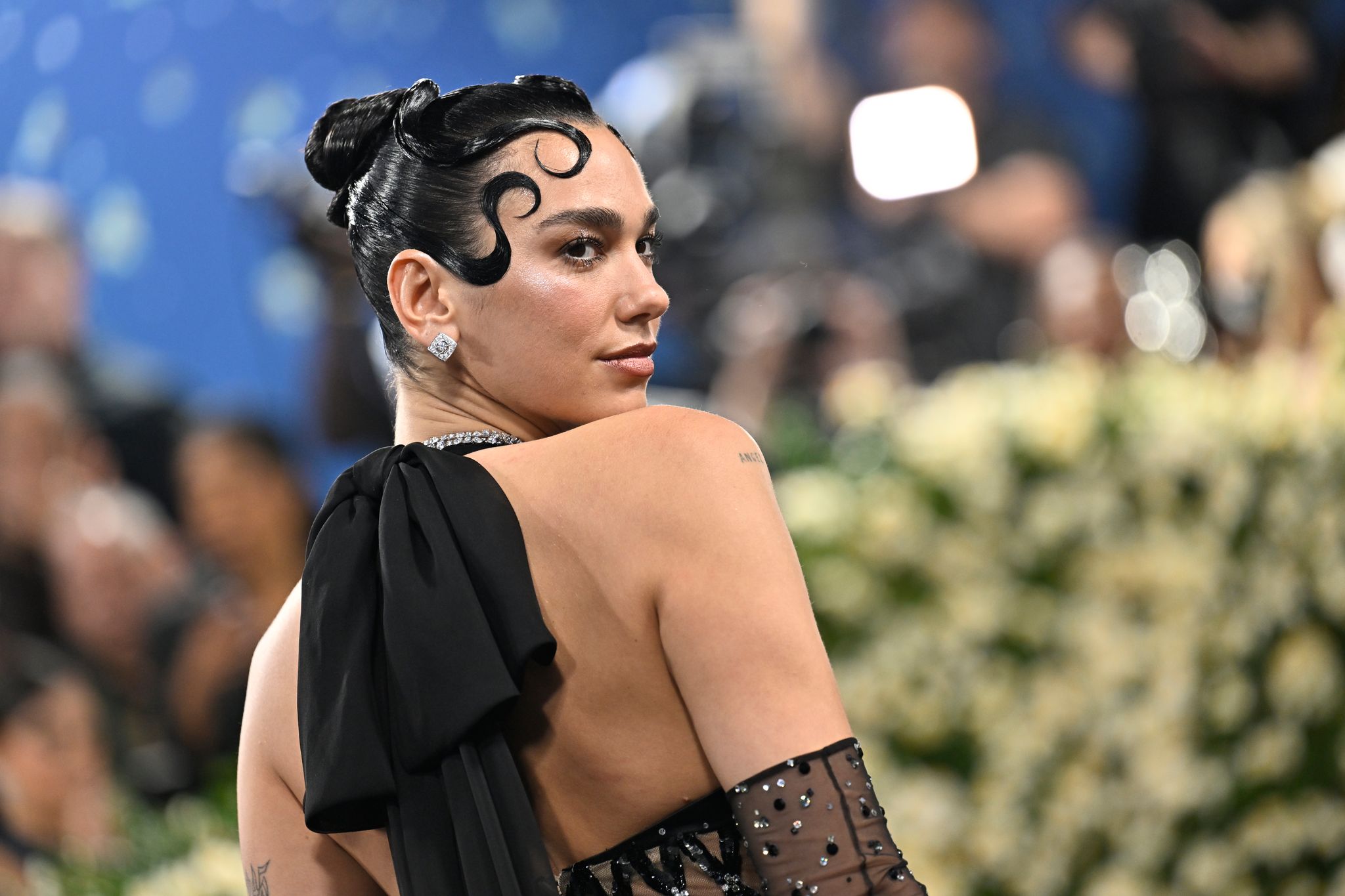 Dua Lipa gehört zu den großen Popsängerinnen der Gegenwart - hier bei der Met Gala 2025. (Archivbild)