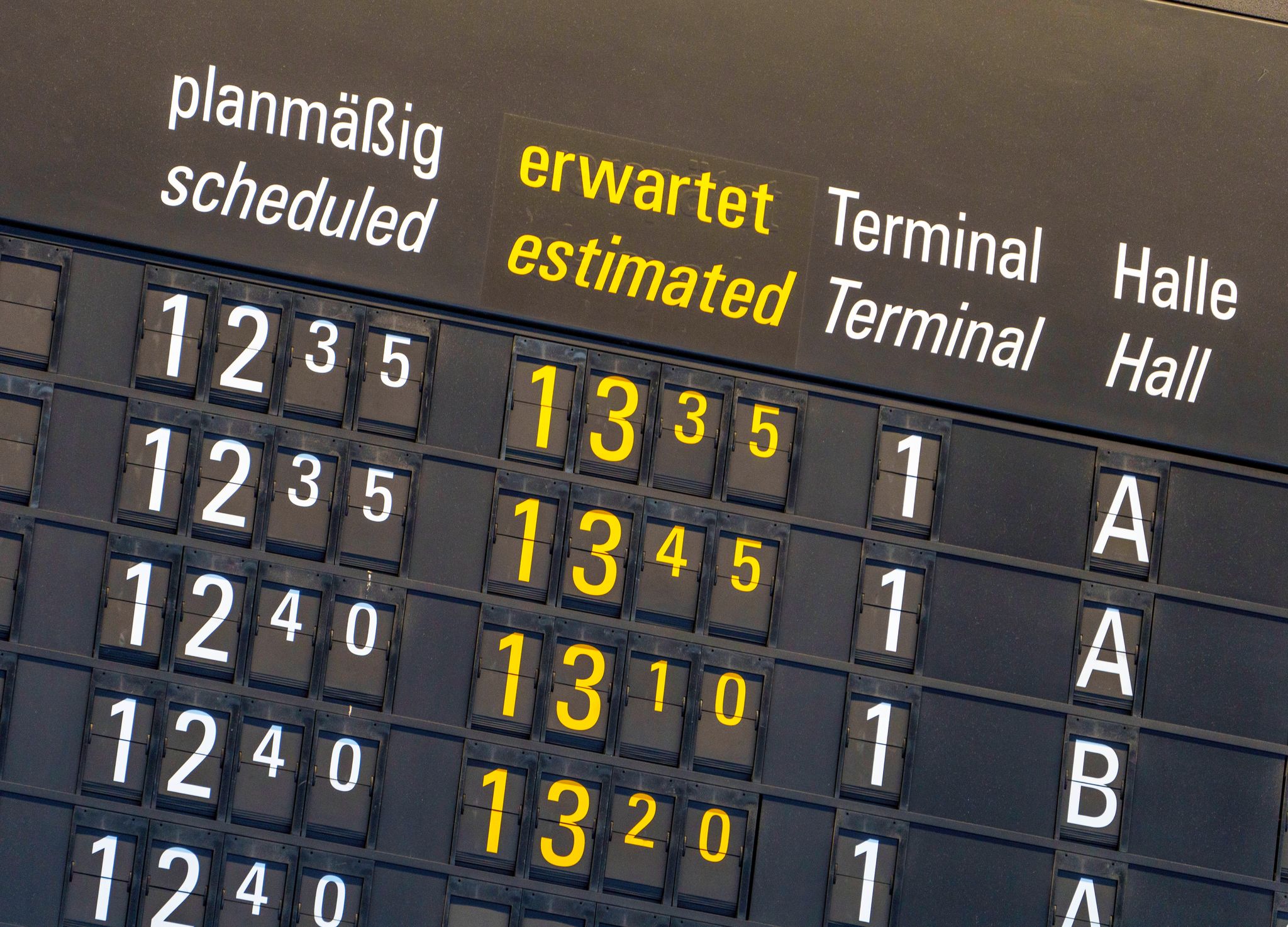 Bislang müssen Airlines ihre Passagiere ab drei Stunden Verspätung finanziell entschädigen.