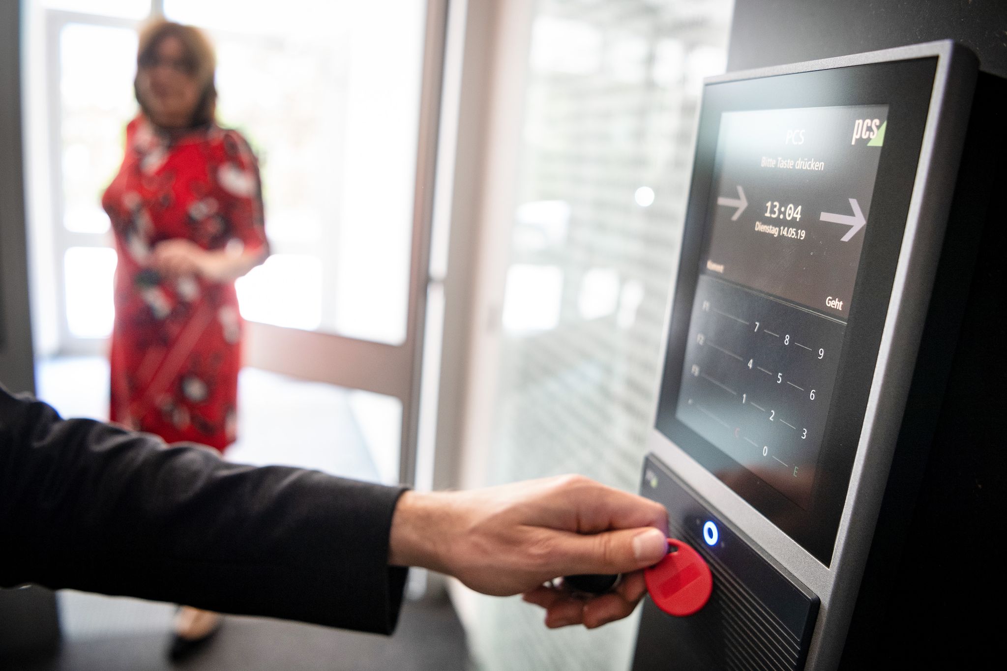 Auch wenn die Wege lang sind: Der Gang zur Stechuhr gilt nicht als Arbeitszeit.