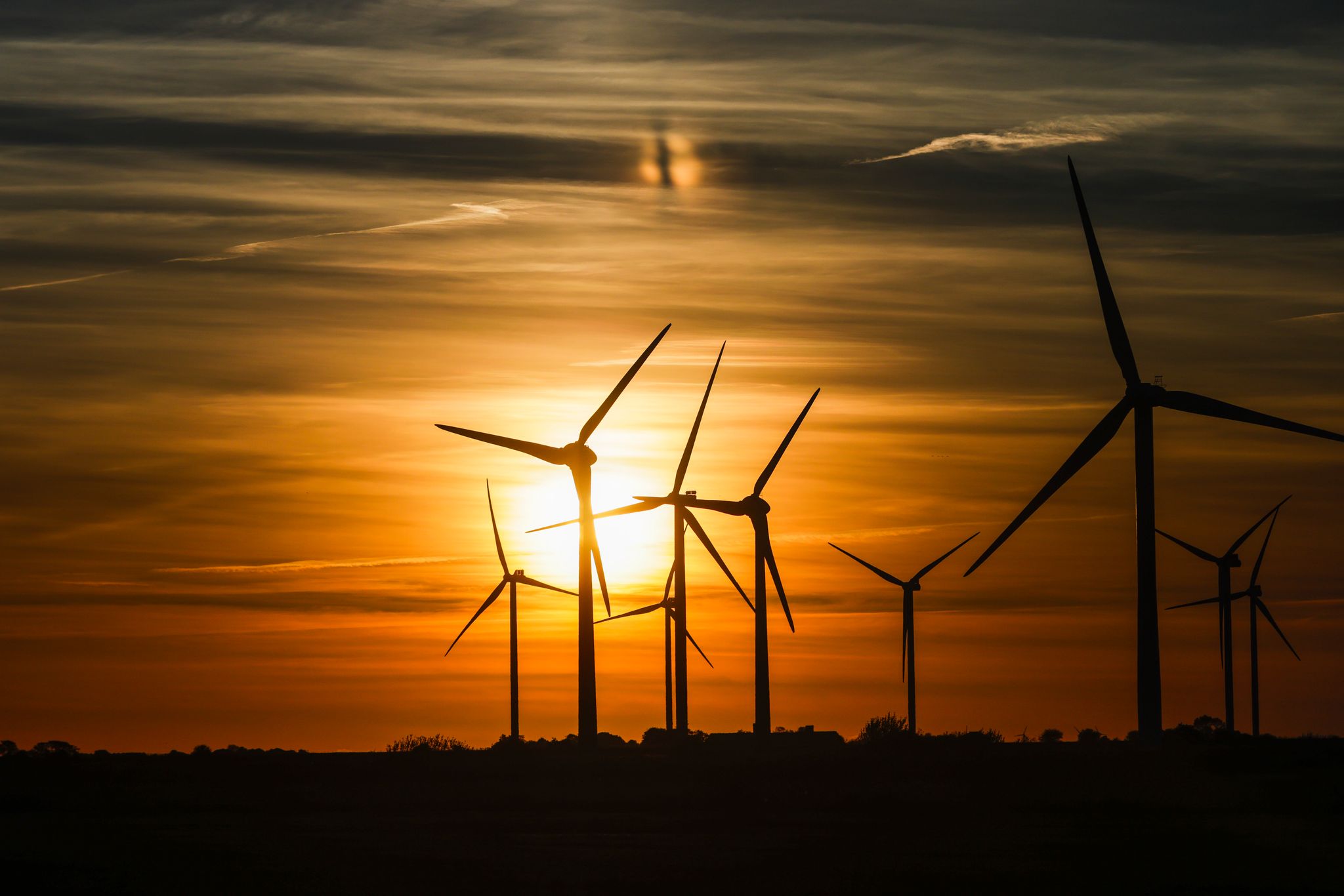 Wind- und Solarenergie können die Strompreise langfristig sinken lassen. (Illustration)