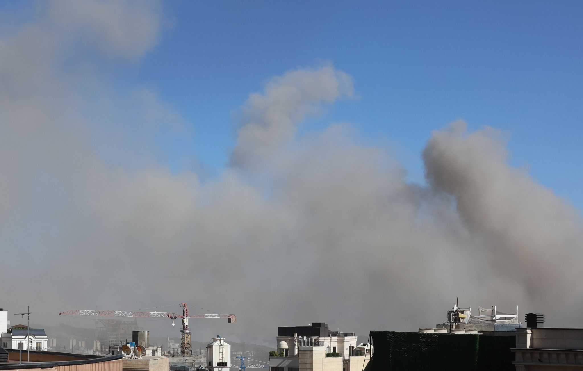 Die israelischen Streitkräfte haben erneut Ziele im Iran angegriffen.