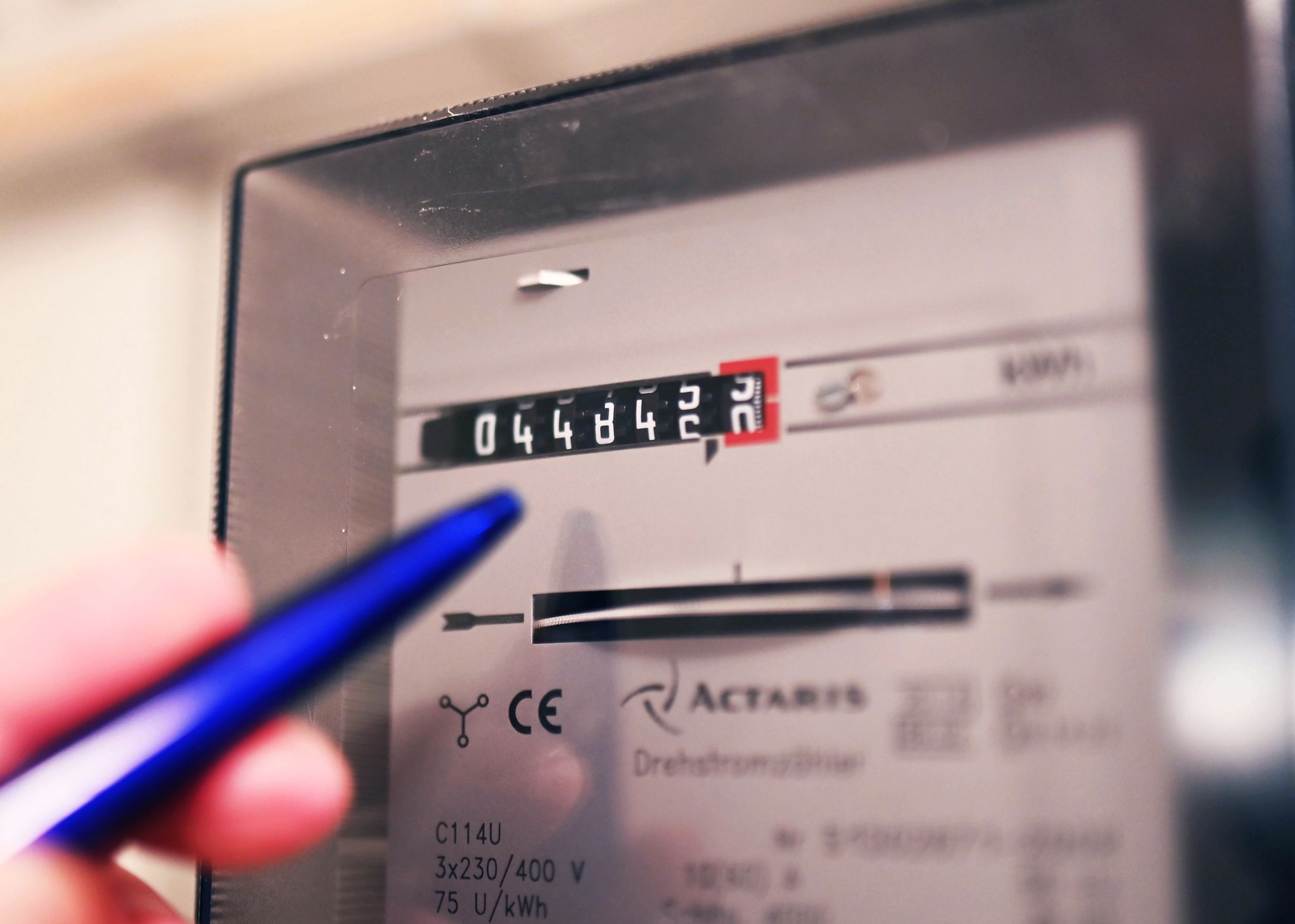 Die Bundesregierung hatte im Koalitionsvertrag angekündigt, die Stromsteuer für alle auf das europäische Mindestmaß zu senken. Doch die Steuerentlastung bleibt nun wohl aus. (Symbolbild)