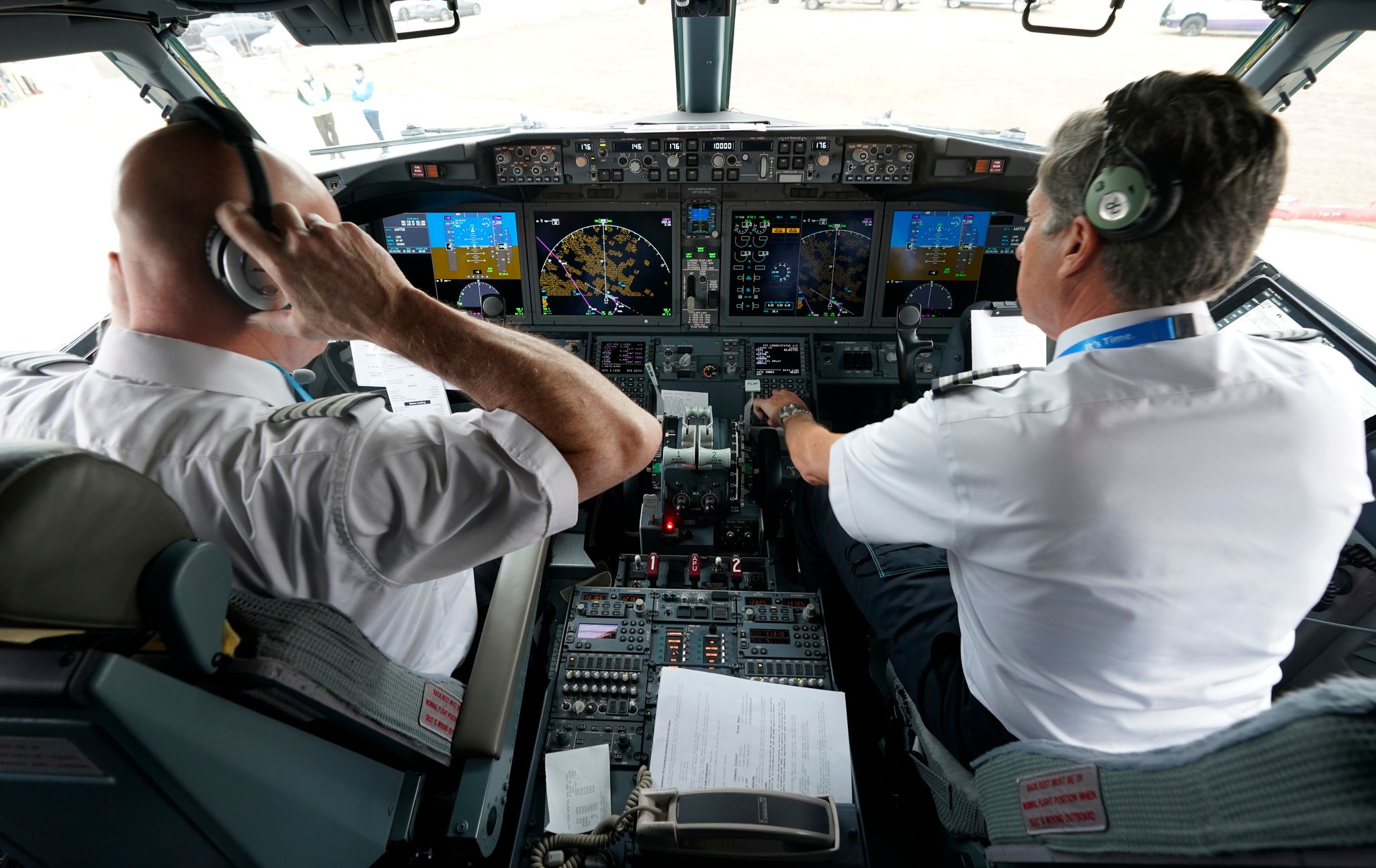 Zwei Piloten im Cockpit bedeuten mehr Sicherheit.