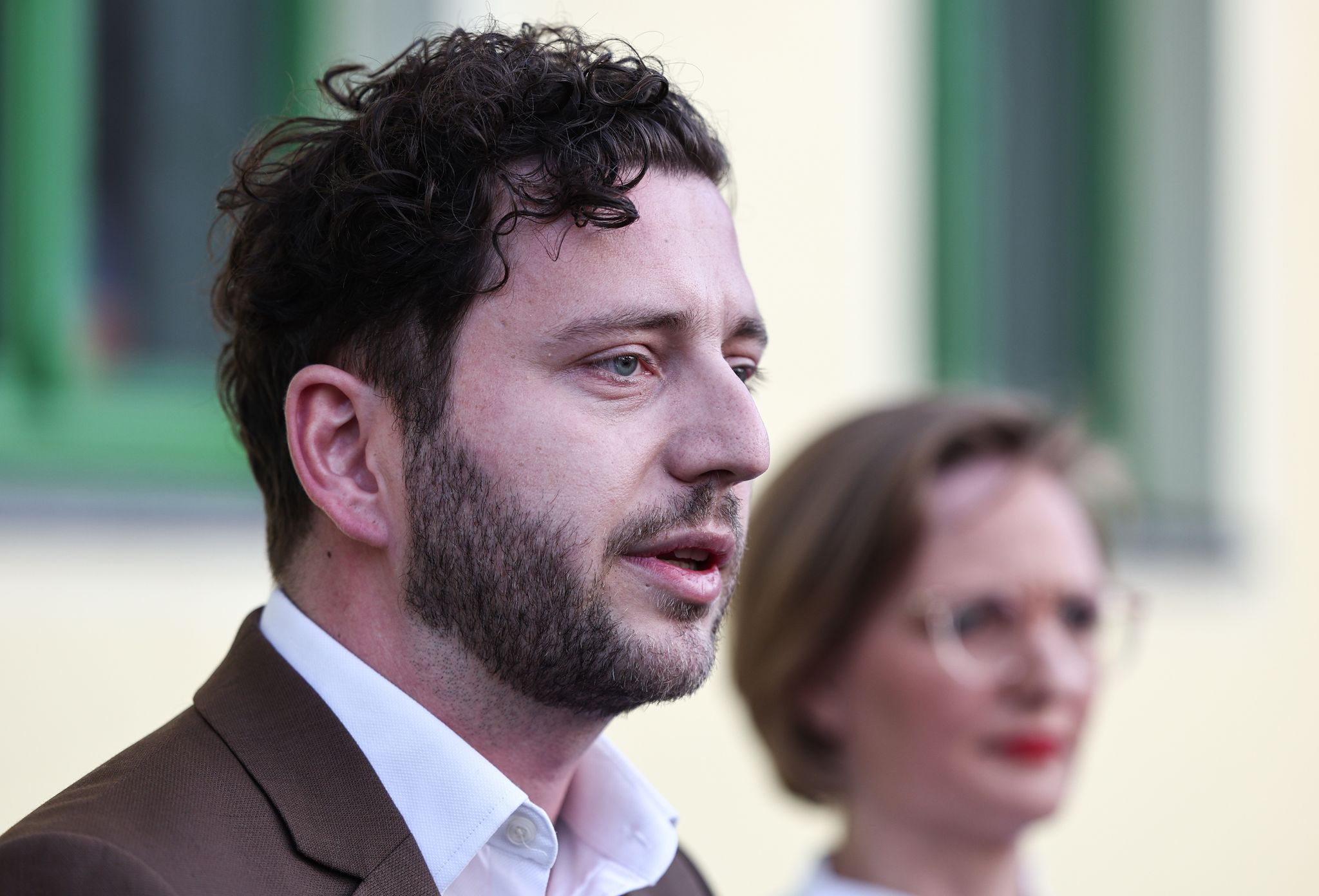 Die Grünen haben Fehler gemacht im Umgang mit Vorwürfen gegen ihren Bundestagsabgeordneten Stefan Gelbhaar - das räumt der Vorstand ein.