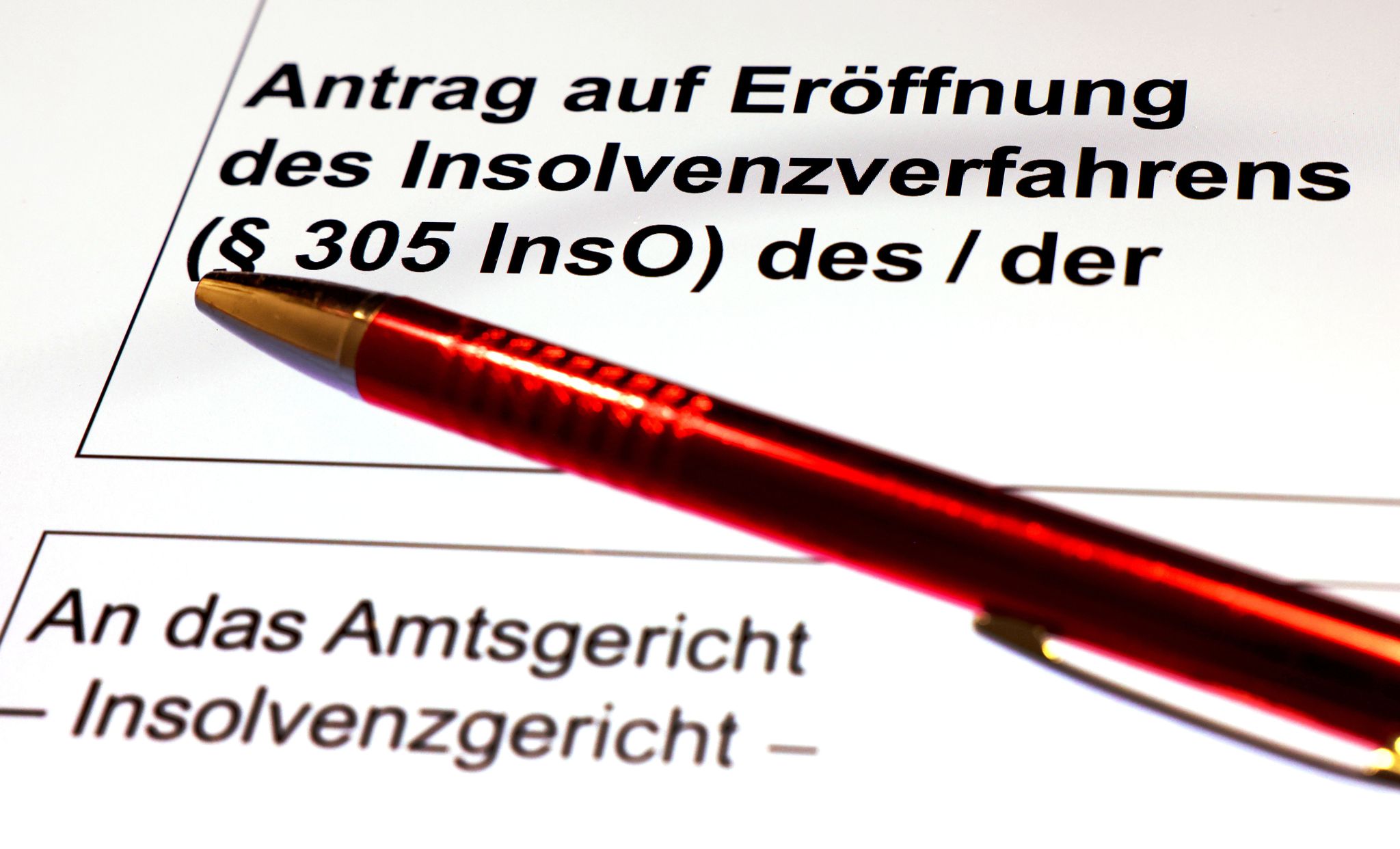 Laut dem IWH-Insolvenztrend gab es im Mai deutschlandweit weniger Firmenpleiten, es waren aber mehr Beschäftigte betroffen. (Symbolbild)