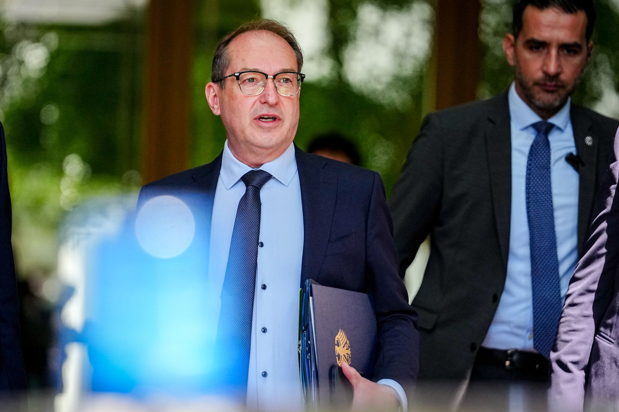 Polizisten können nicht belangt werden, argumentiert Innenminister Dobrindt. (Archivbild)