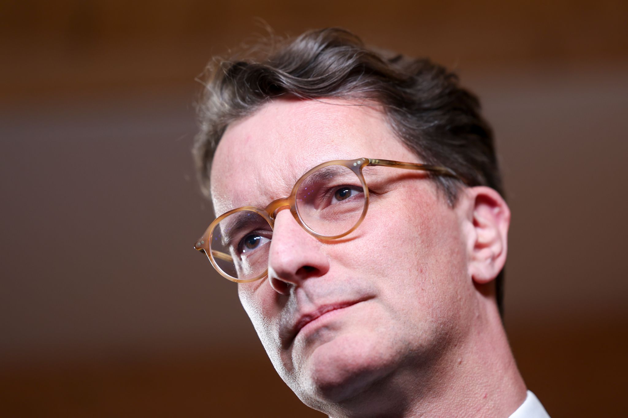 NRW-Ministerpräsident Hendrik Wüst (CDU) macht vor Bund-Länder-Gesprächen zum steuerlichen Entlastungsprogramm für die Wirtschaft Druck auf den Bund. (Foto-Archiv)
