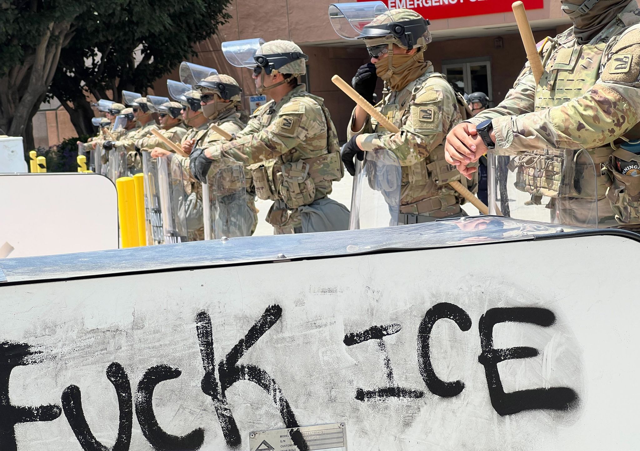 Die Nationalgarde stellt sich im Zentrum von LA auf