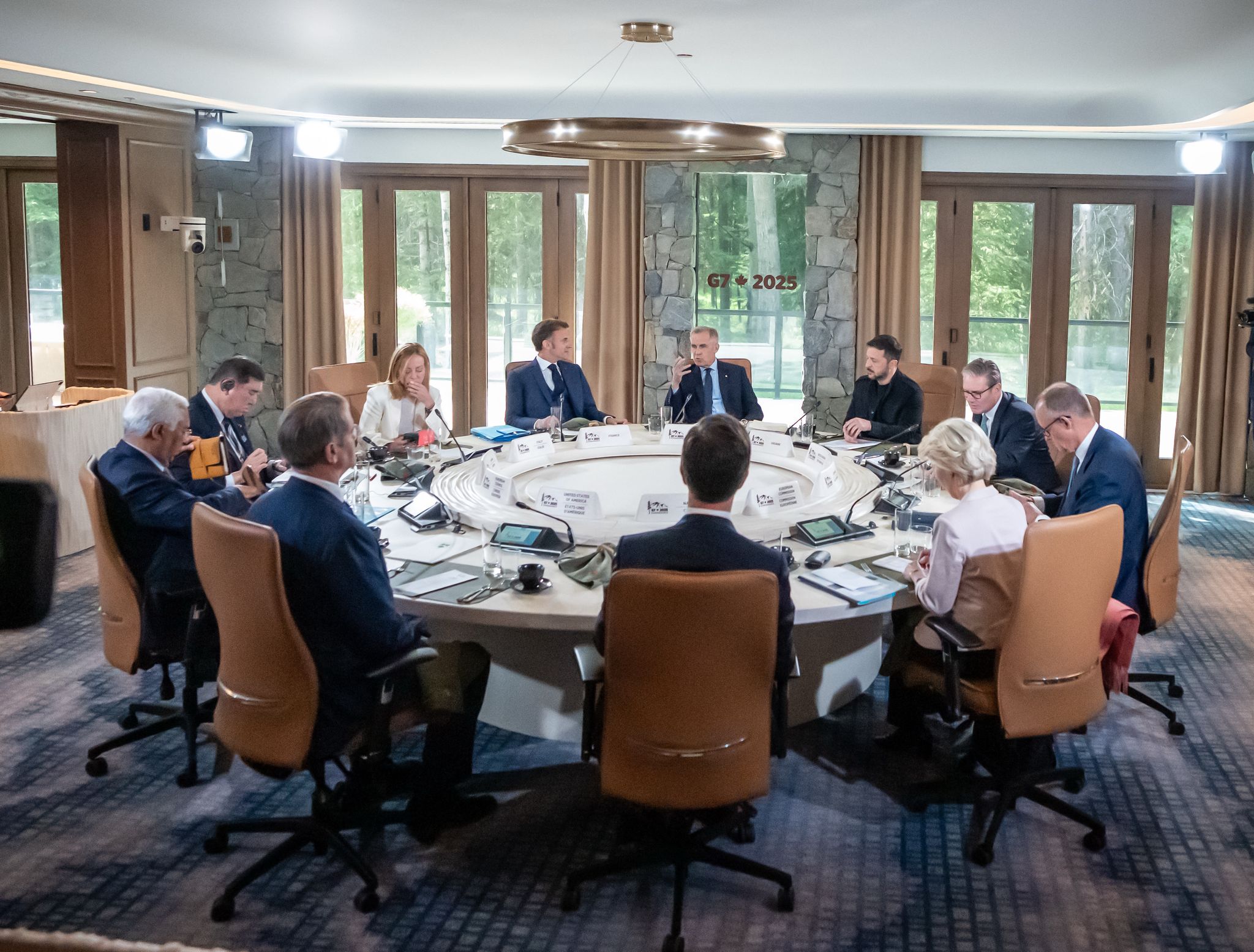 Mit Selenskyj, aber ohne Trump: Der G7-Gipfel nach der Abreise des US-Präsidenten.