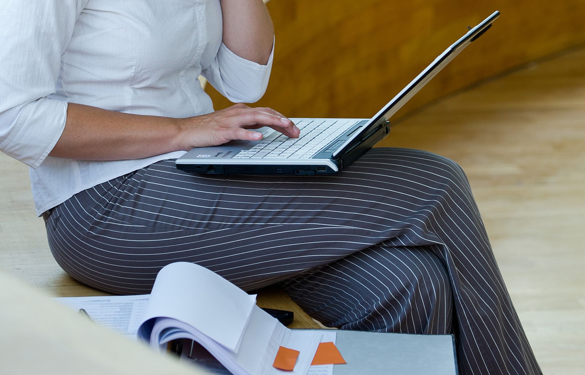 Anschreiben auf den Punkt: KI hilft, Bewerbungen auf konkrete Jobanzeigen zuzuschneiden, inklusive Stärken, Skills & Formulierungen.