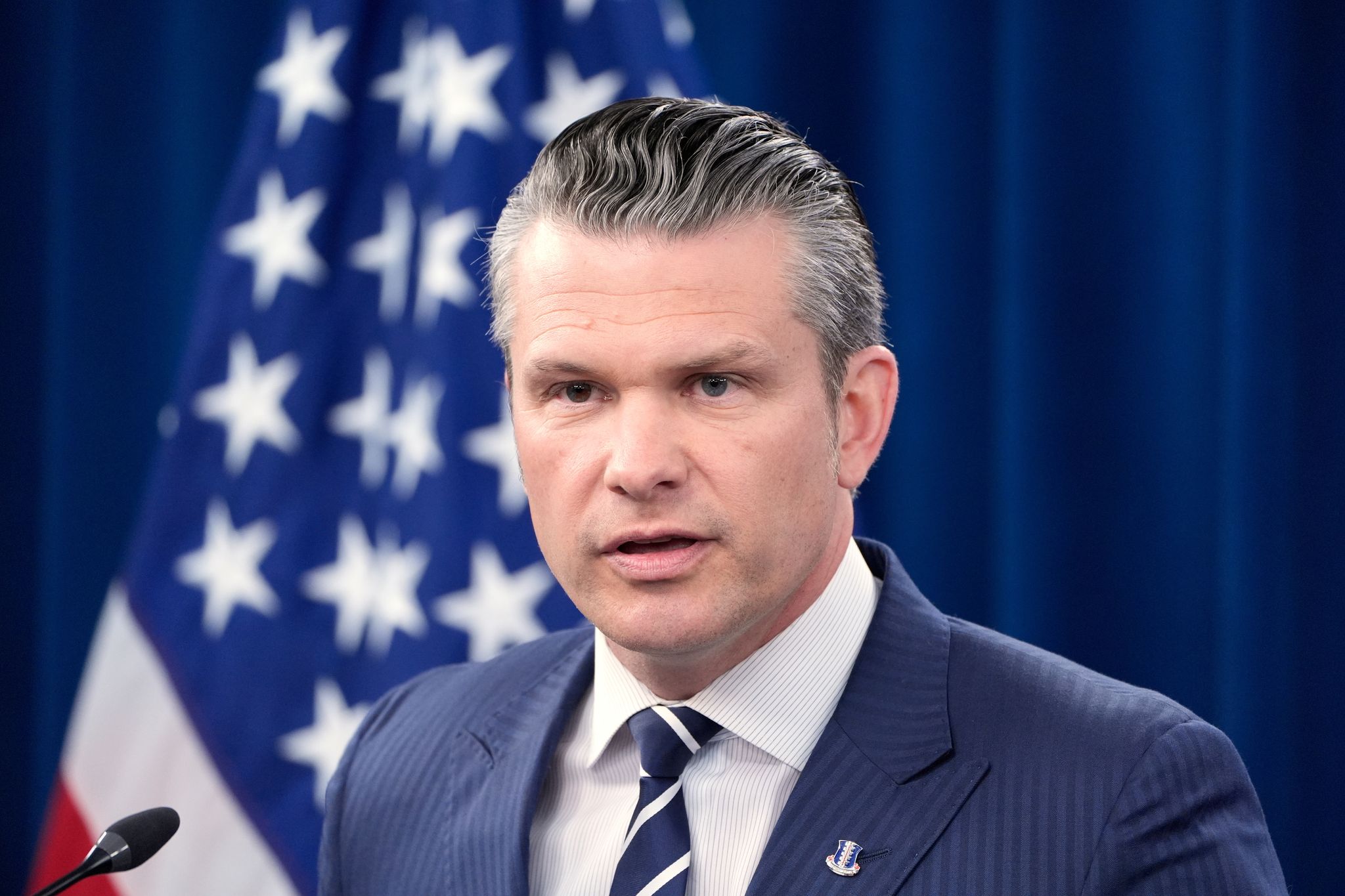 US-Verteidigungsminister Pete Hegseth spricht vom längsten Einsatz der Tarnkappenbomber seit 2001.
