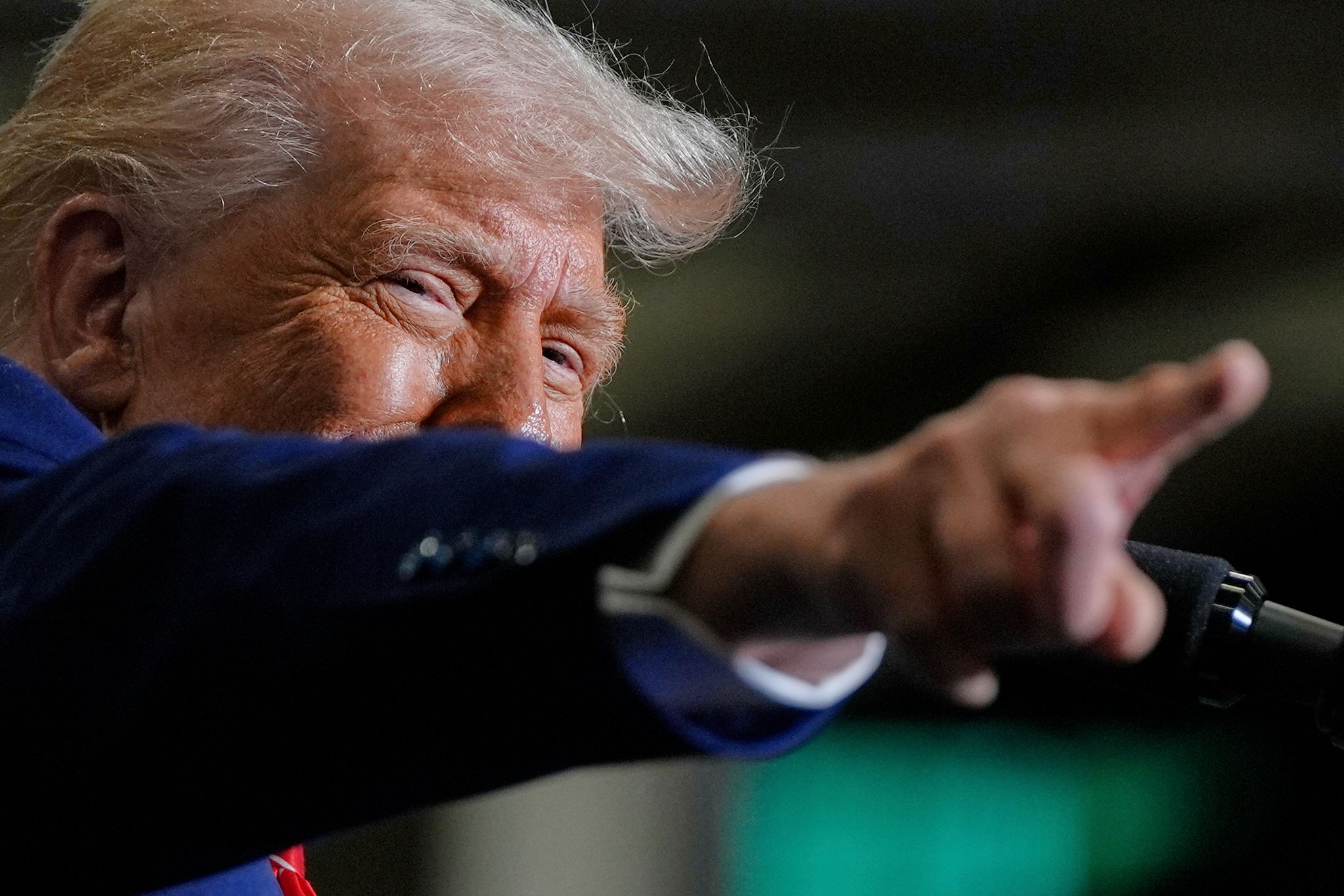 Trump verspricht sich von den neuen Zöllen eine Stärkung der heimischen Industrie. (Archivbild)