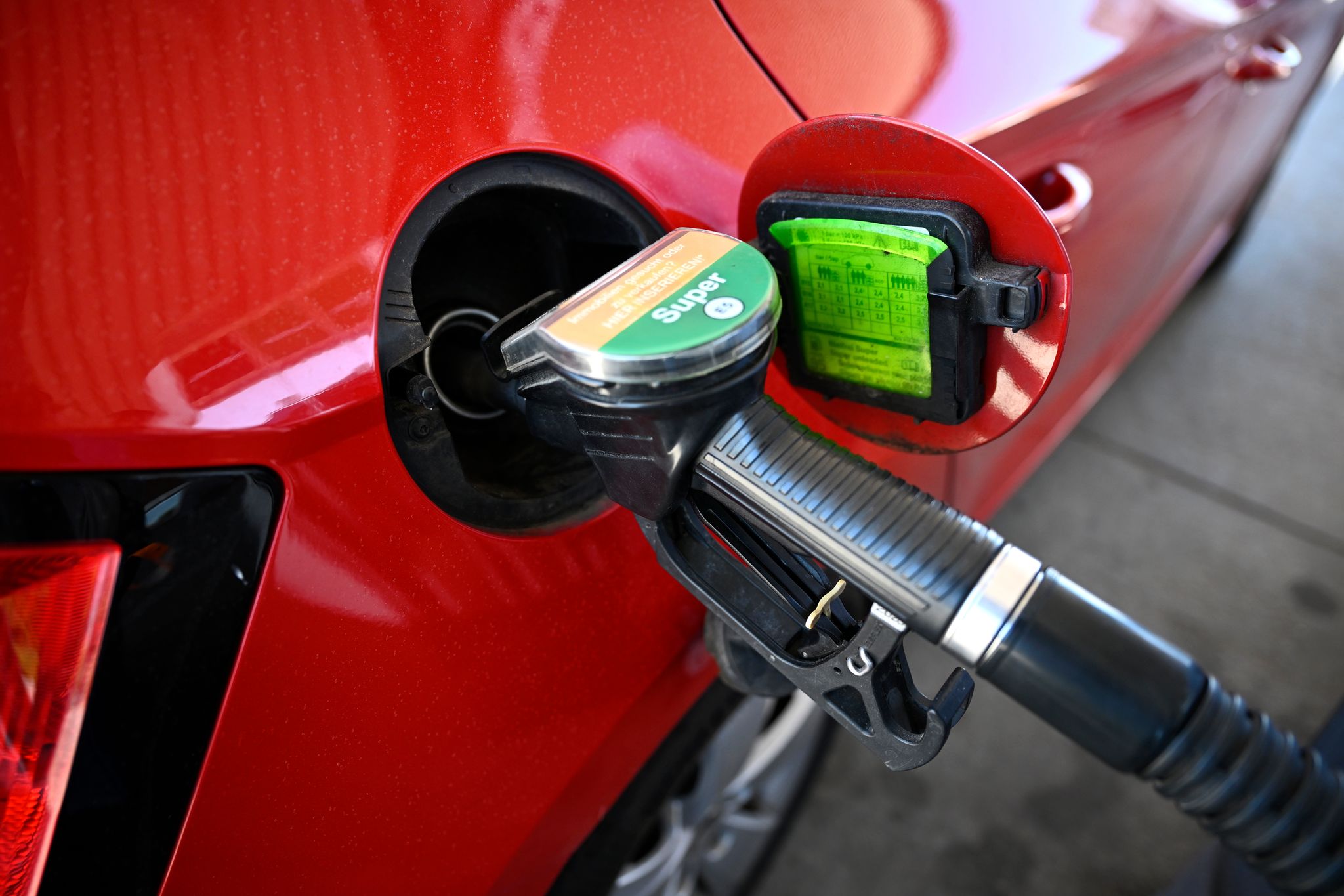Tanken ist zuletzt sukzessive billiger geworden.