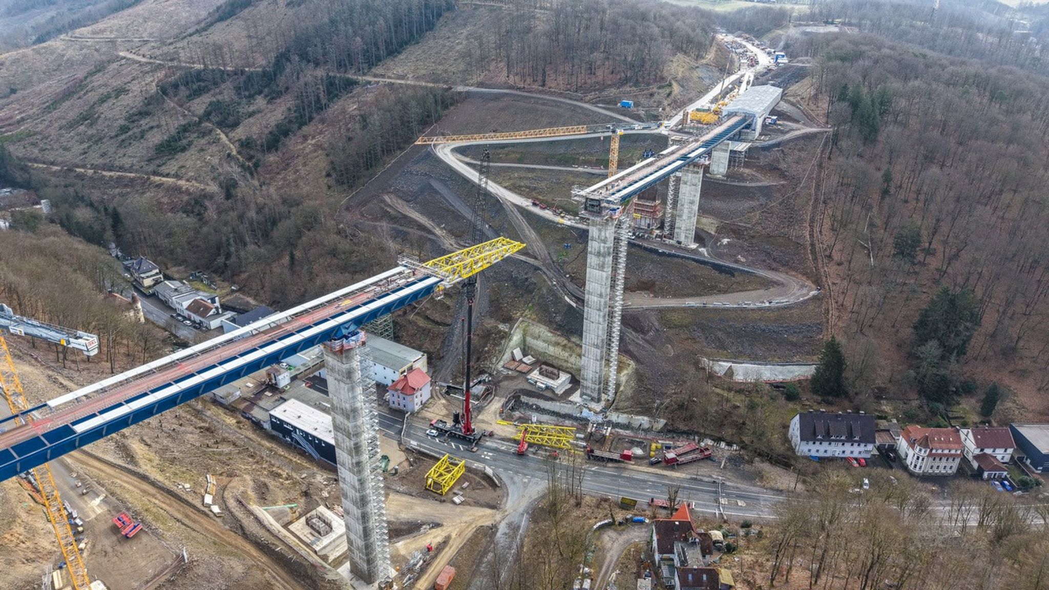 Bundesverkehrsminister Patrick Schnieder (CDU) kündigte an, dass es künftig mehr Baustellen geben werde, um die Verkehrsinfrastruktur auszubessern.