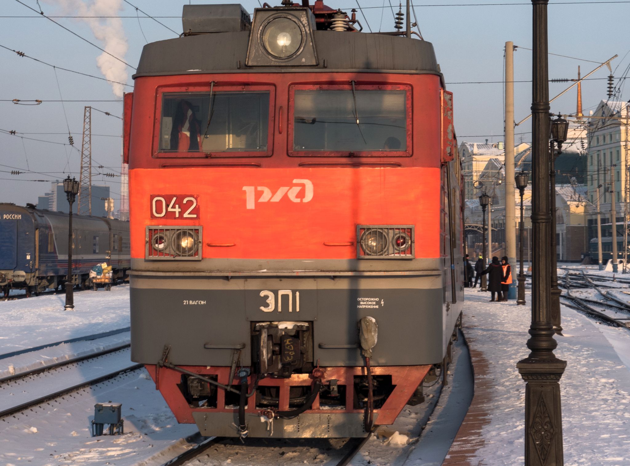 Im westrussischen Gebiet Brjansk ist nach dem Einsturz einer Straßenbrücke ein Zug entgleist. Es gibt Opfer. (Archivbild)