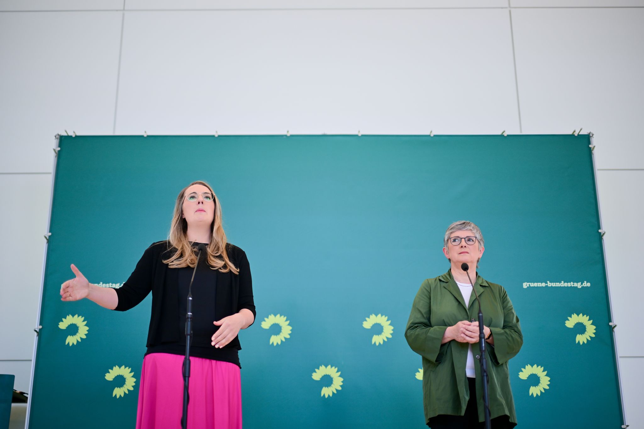 Das Bild der alltagsfernen Elite-Partei verfange, schreiben die Fraktionsvorsitzenden Katharina Dröge und Britta Haßelmann in einem internen Strategiepapier.