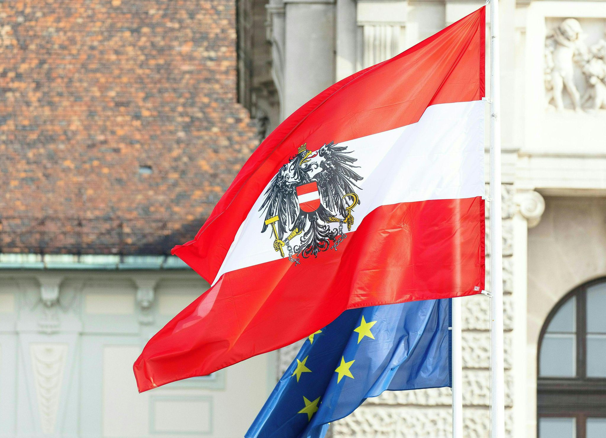 Die EU-Kommission beaufsichtigt, ob die EU-Länder die Regeln für Haushaltsdefizite und Staatsschulden einhalten.