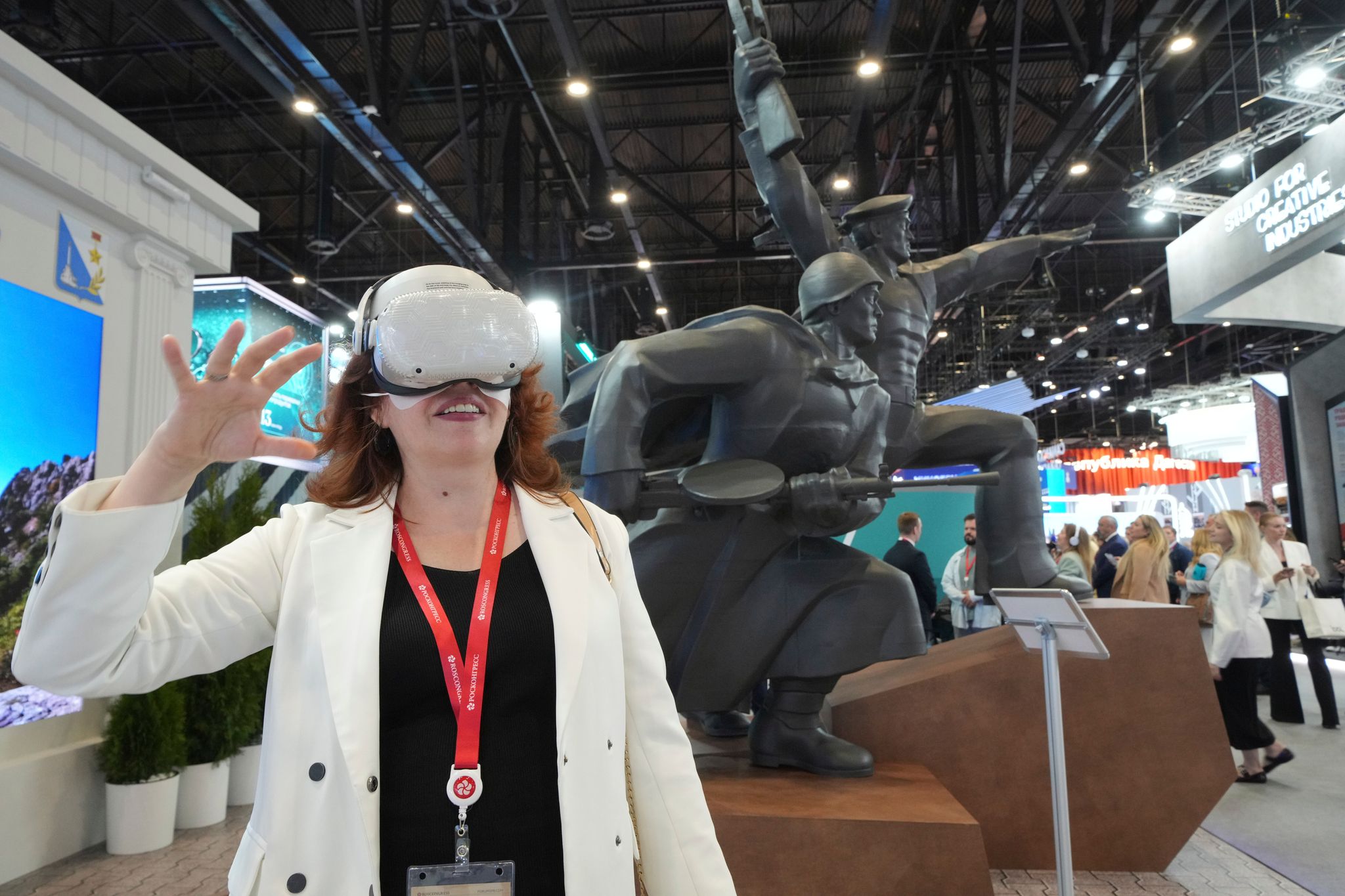 Russische Unternehmer und Konzerne präsentieren beim Petersburger Internationalen Wirtschaftsforum ihre neuesten Errungenschaften.