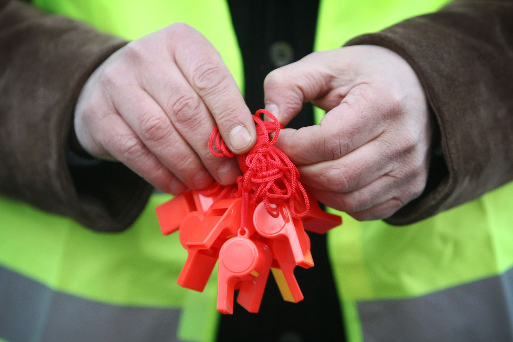 Beim Stichwort Gewerkschaft denken viele direkt an Streik: Die Mitgliedschaft bietet aber auch darüber hinaus Schutz und Vorteile im Arbeitsleben.
