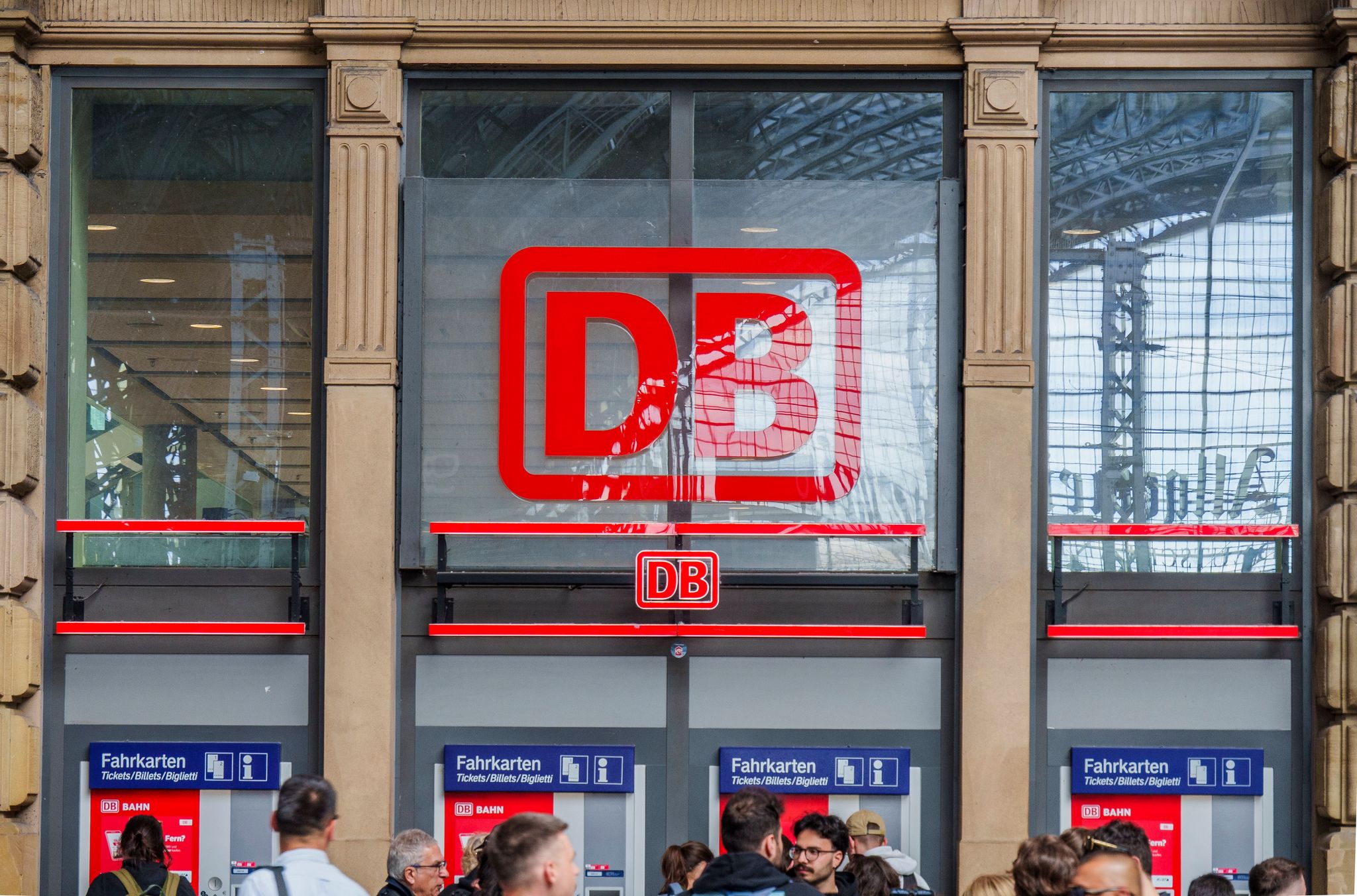 Die angeschlagene Bahn will mit der Abschaffung der Familienreservierung Geld sparen. (Archivbild)