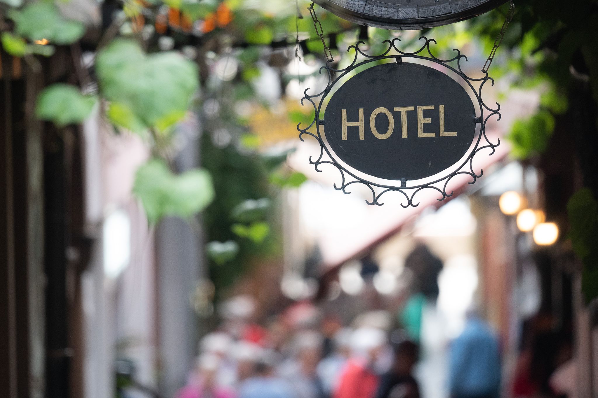 Der späte Ostertermin hat im April für ein deutliches Plus bei den Übernachtungszahlen in Hotels und anderen Beherbergungsbetrieben in Deutschland gesorgt.