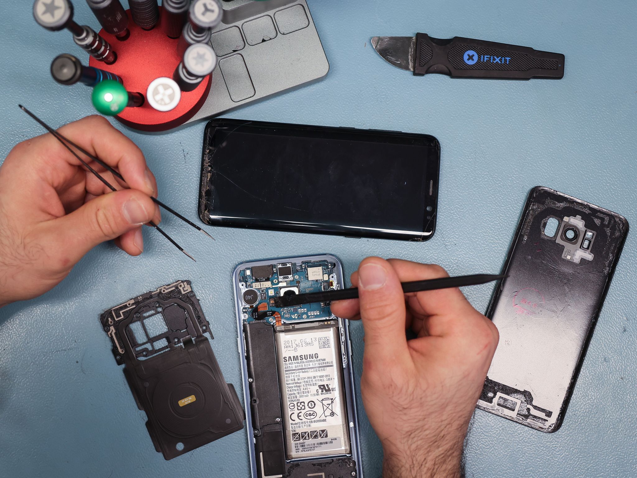 Das Recht auf Reparatur soll dazu beitragen, dass bestimmte Produkte länger genutzt werden und weniger Müll produziert wird. (Symbolbild)