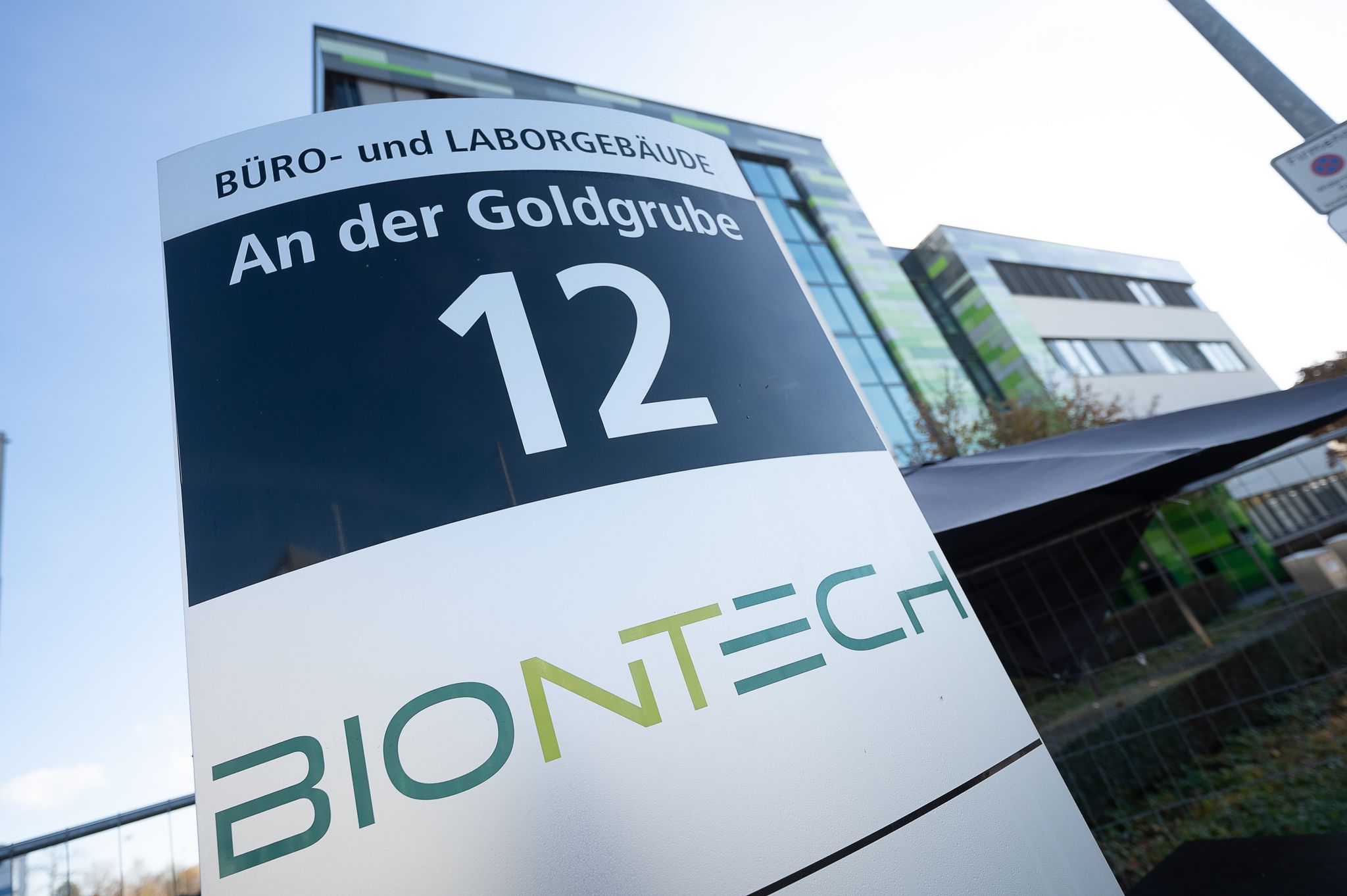 Ob der Milliardengewinne in der Pandemie wurde schon viel über die Adresse des Firmensitzes von Biontech gewitzelt. Das Unternehmen sitzt in Mainz in der Straße «An der Goldgrube». (Archivfoto)