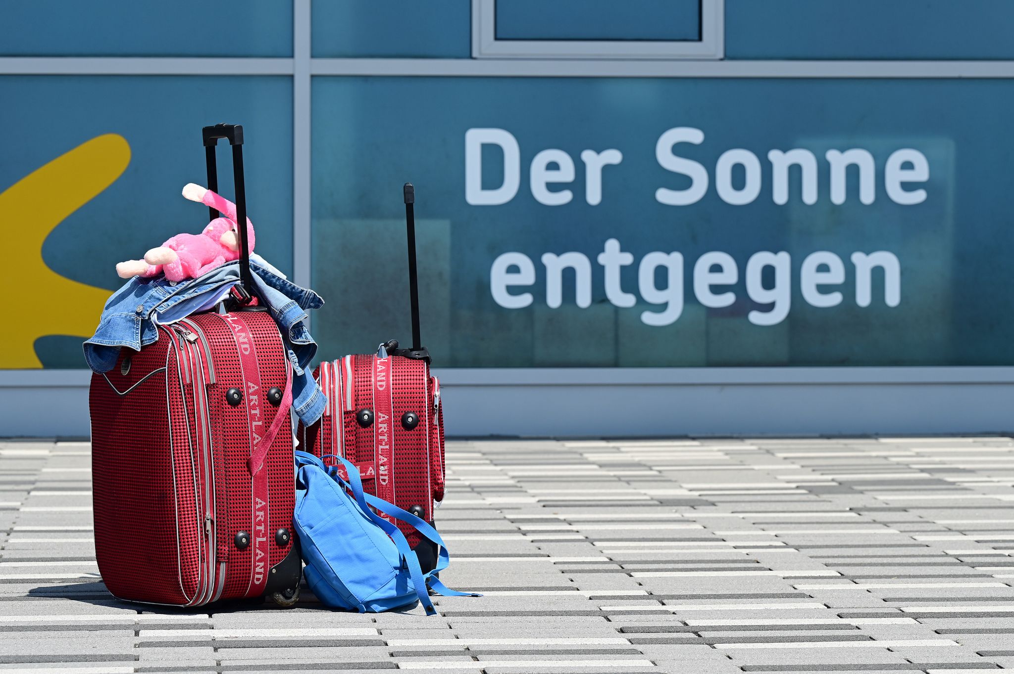 Alles drin: Mit gut gepackten Koffern geht es der Sonne entgegen.