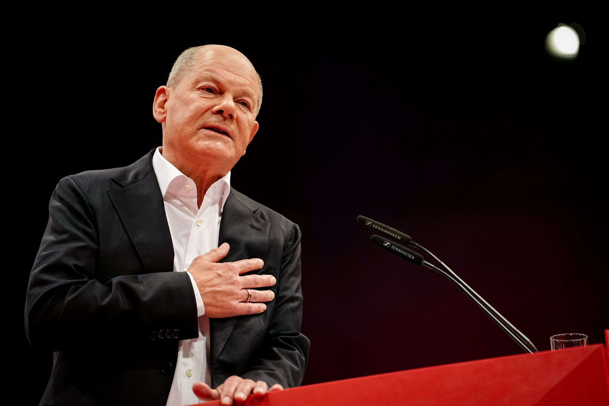 Scholz versprach auch, bei der Aufarbeitung des historisch schlechten Ergebnisses bei der Bundestagswahl mitzuarbeiten.