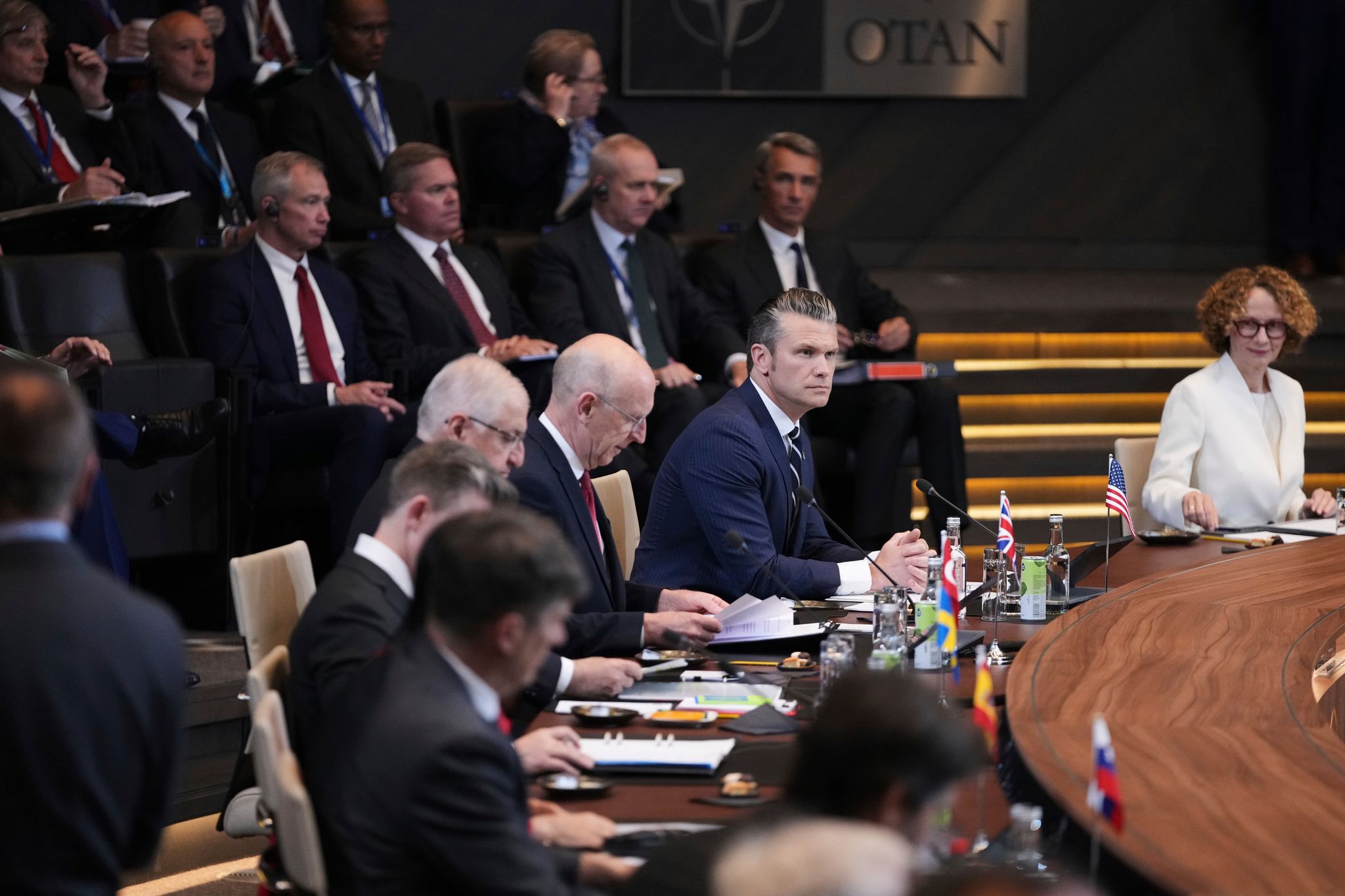 Die Verteidigungsminister der Nato-Staaten haben ein riesiges Aufrüstungsprogramm gebilligt.