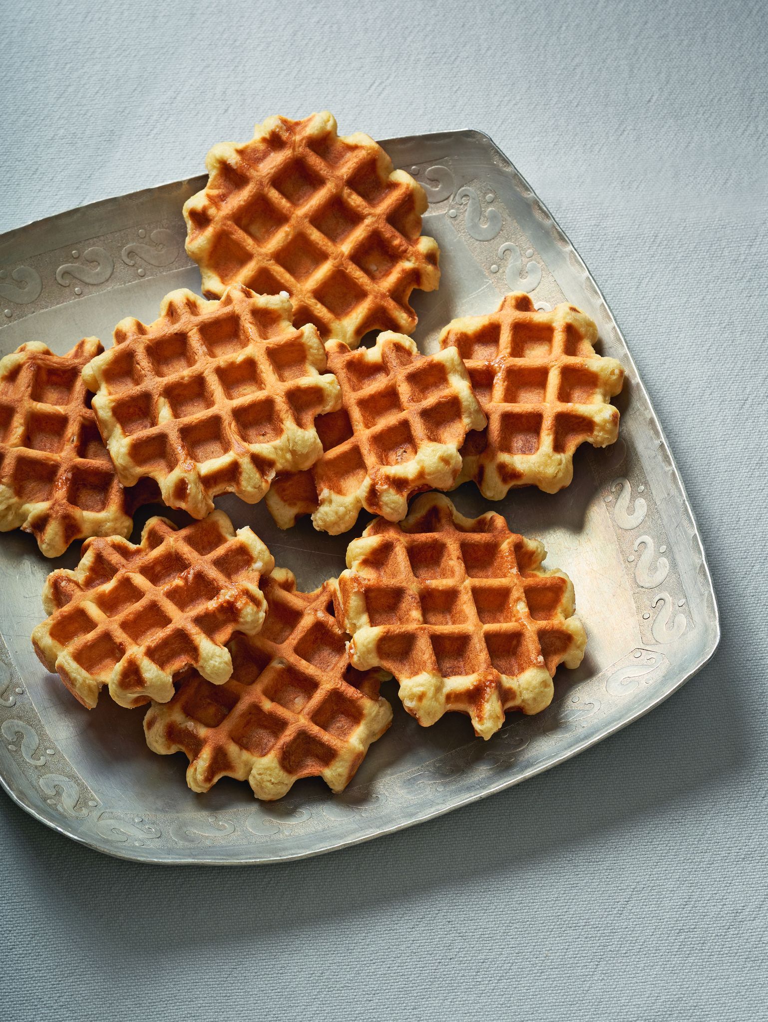 Mit den Resten von Sauerteig lassen sich wunderbare Waffeln zaubern. Ein Rezept hierfür liefert Sonja Bauer in ihrem Buch «Sauerteig kann alles».